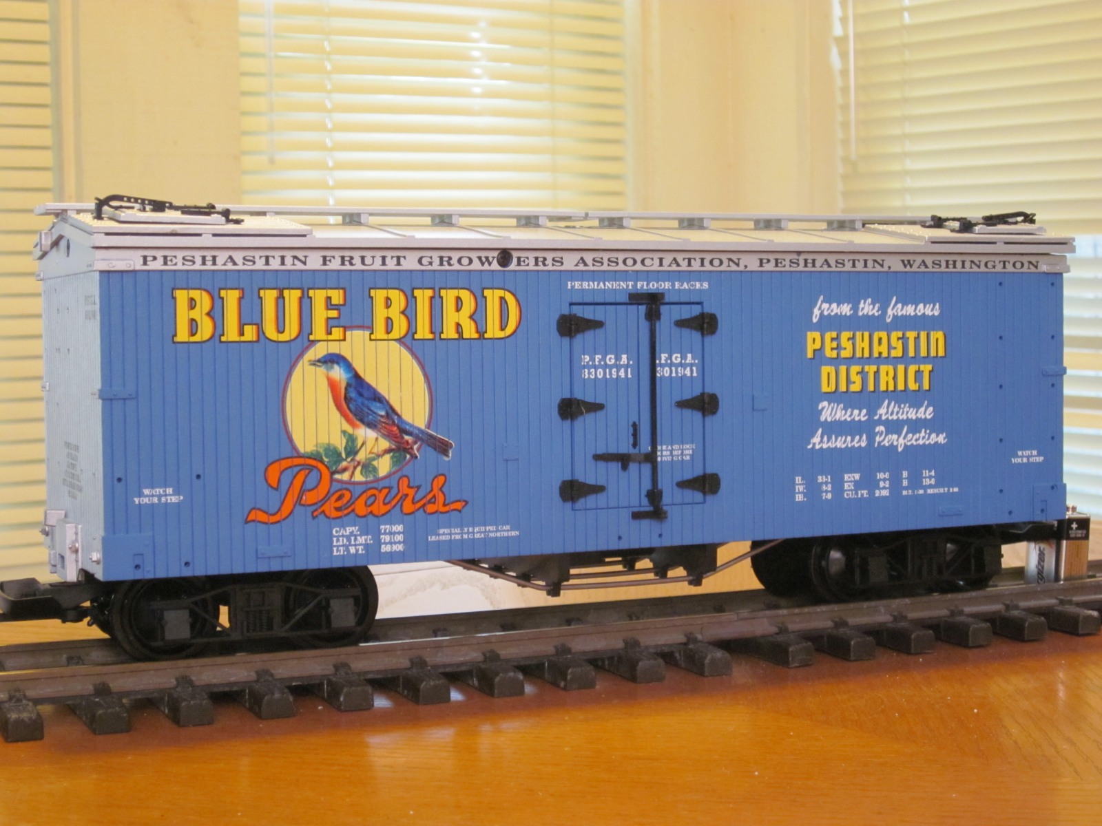 R16320 Peshastin Fruit Growers Bluebird Pears PFGA 8301941