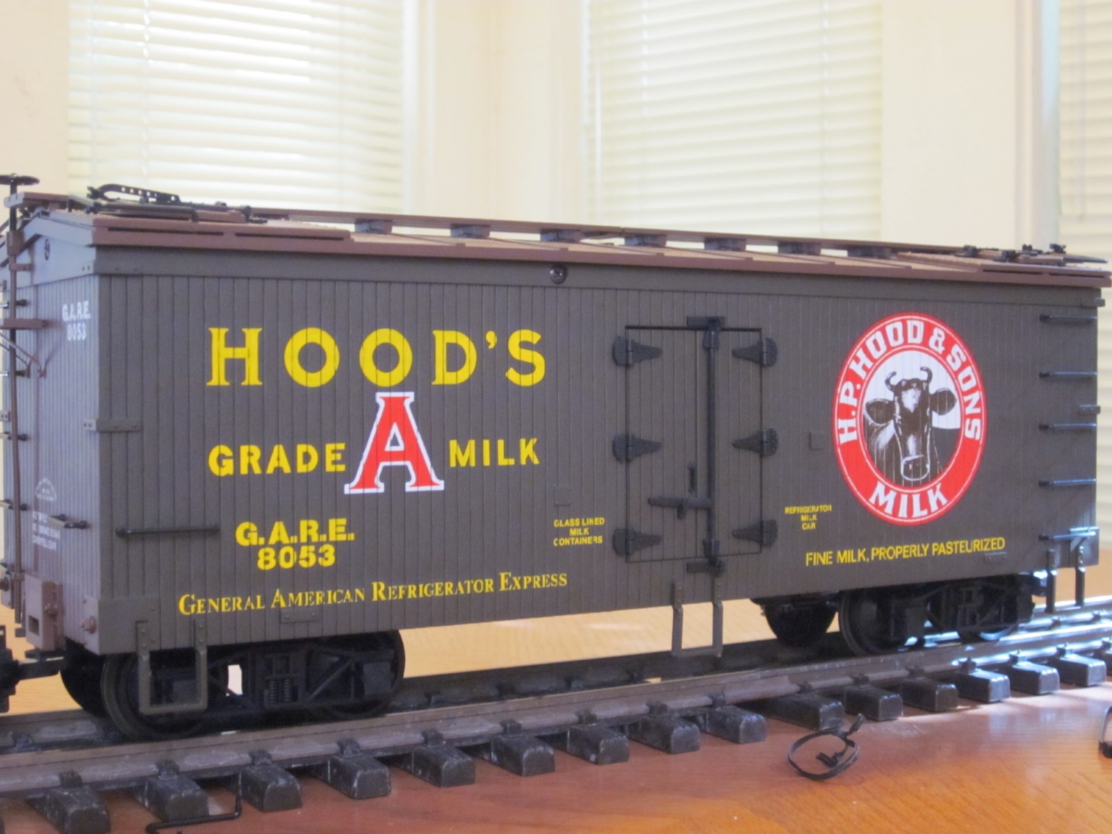 R1627 Hoods Milk GARE 8053