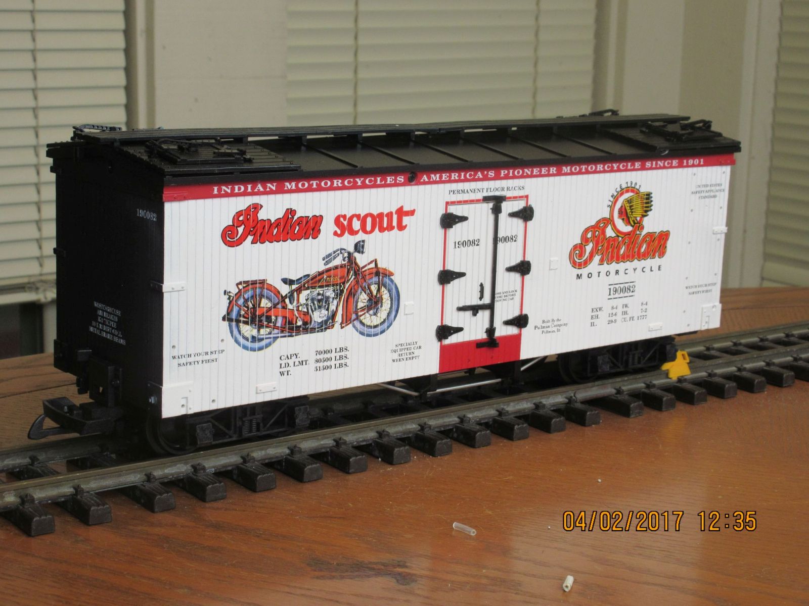 R16022 Reefer Indian Motorcycle Scout #190082 (White Black)