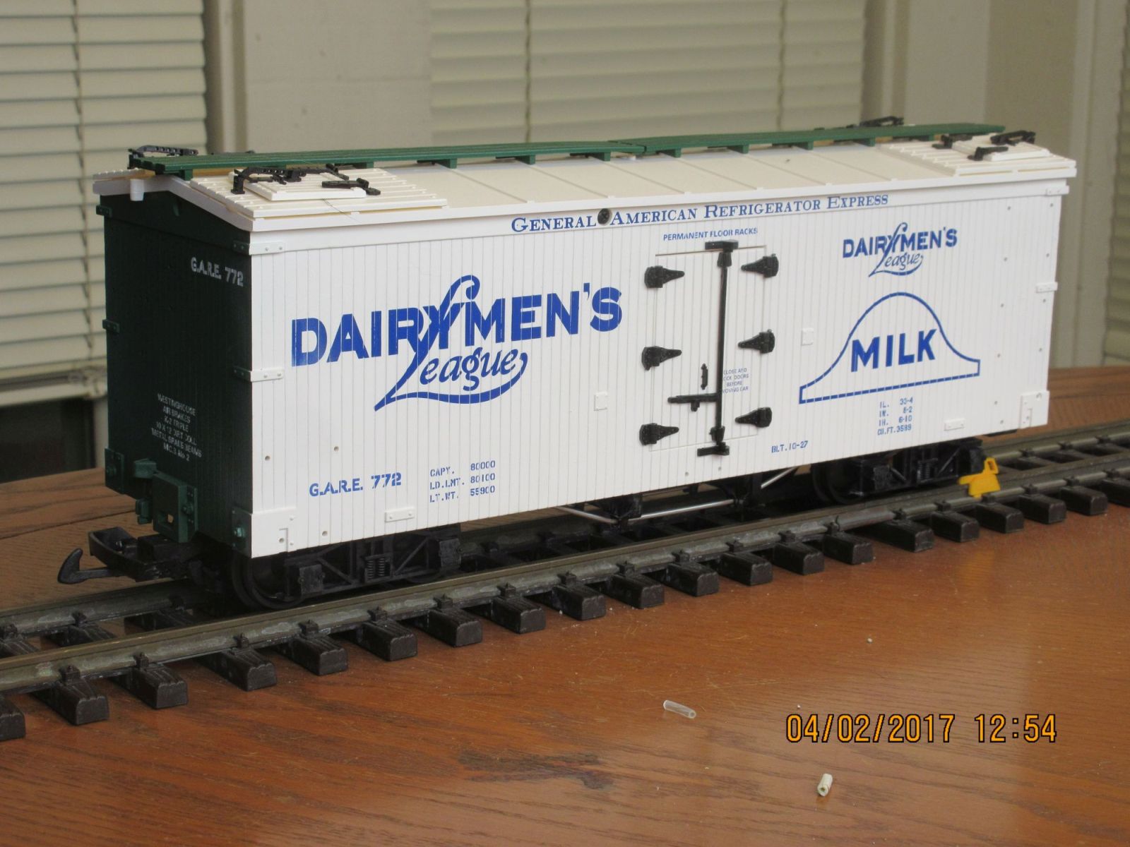 R16015 B Reefer Dairymens League GARE 772 (White White)