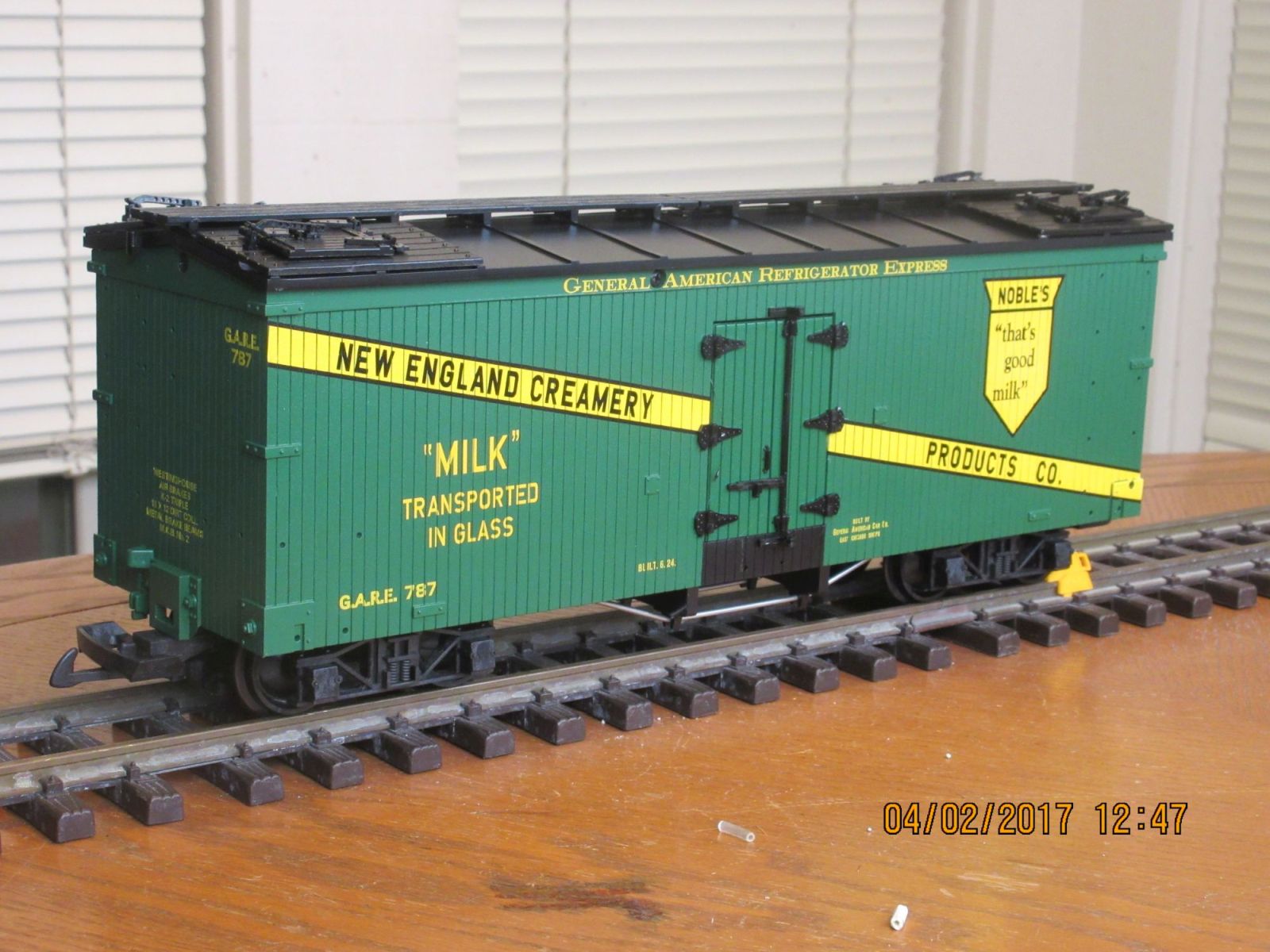 R16016 B Reefer New England Creamery GARE 787 (Green Black)