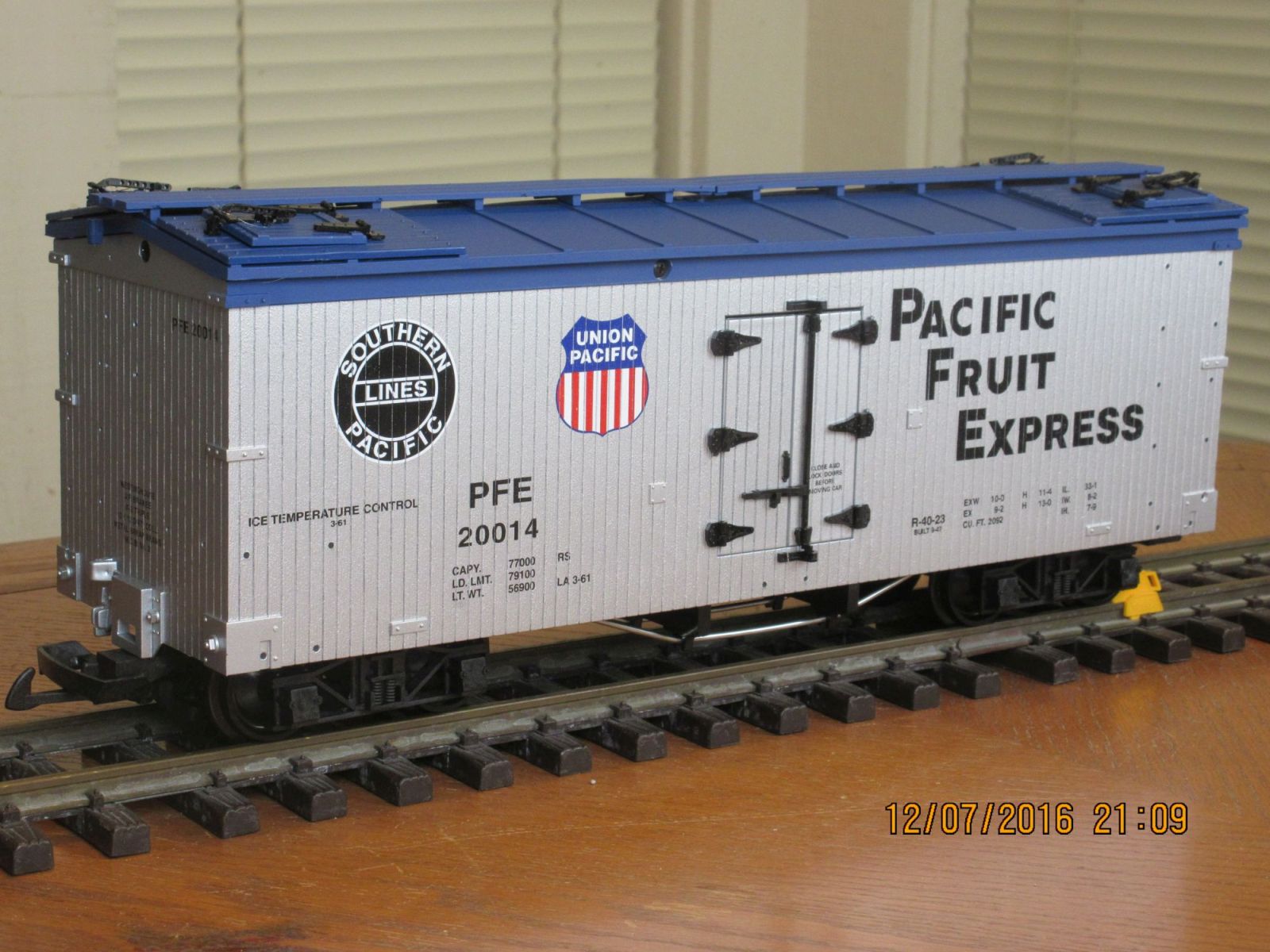 R16005 B Reefer SP PFE PFE 20014 (Silver Blue)