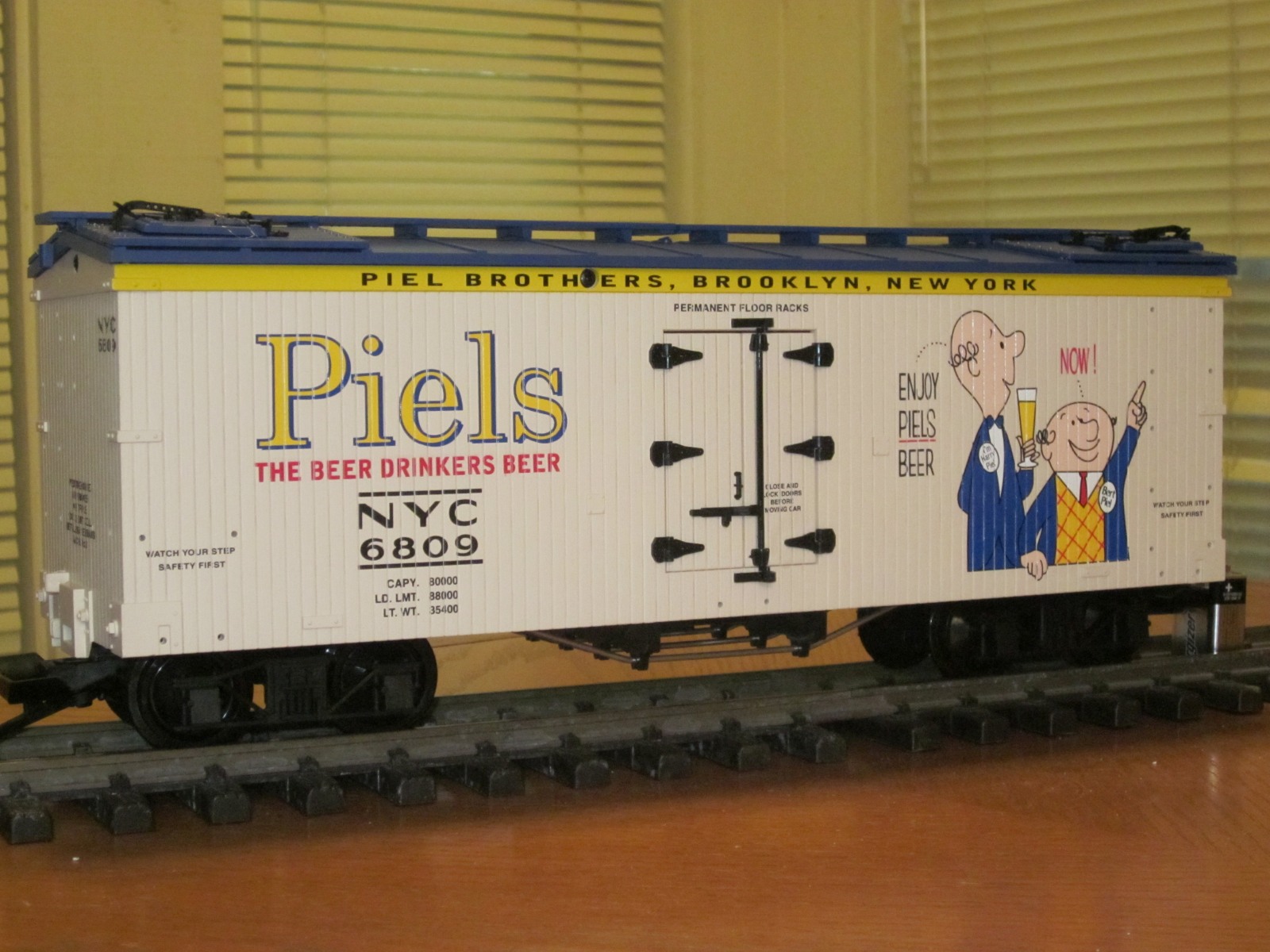 R16373 Piels Beer NYC 6809