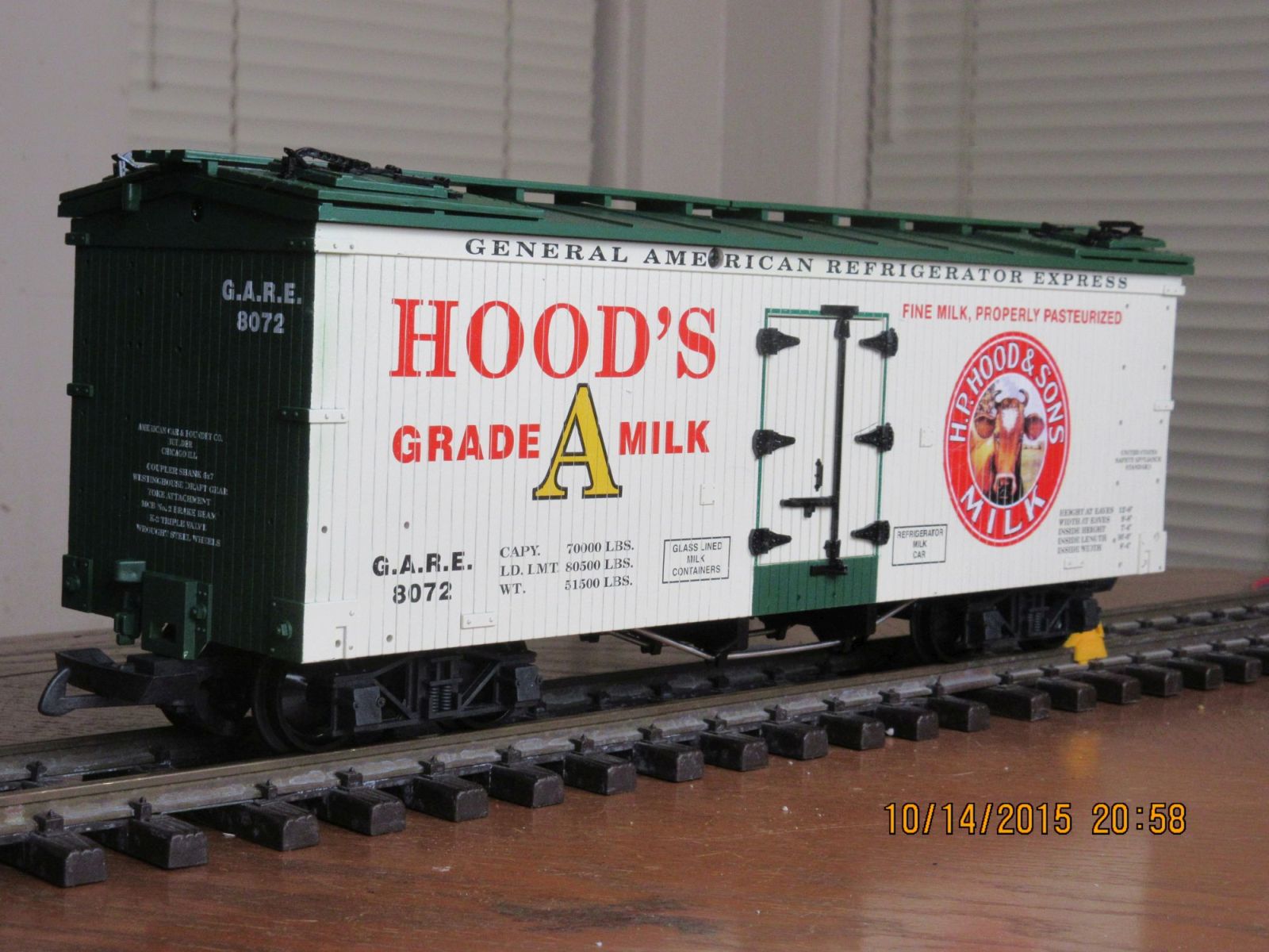 R16489 B Hoods Milk GARE 8072