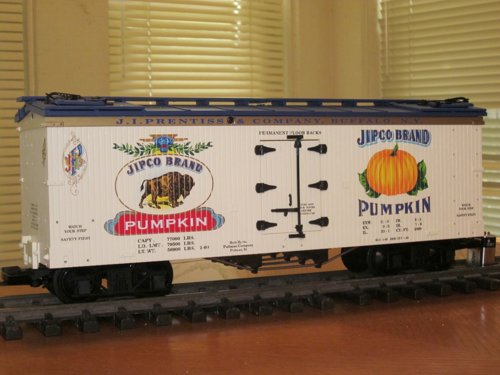 R16328 Jipco Brand Pumpkins