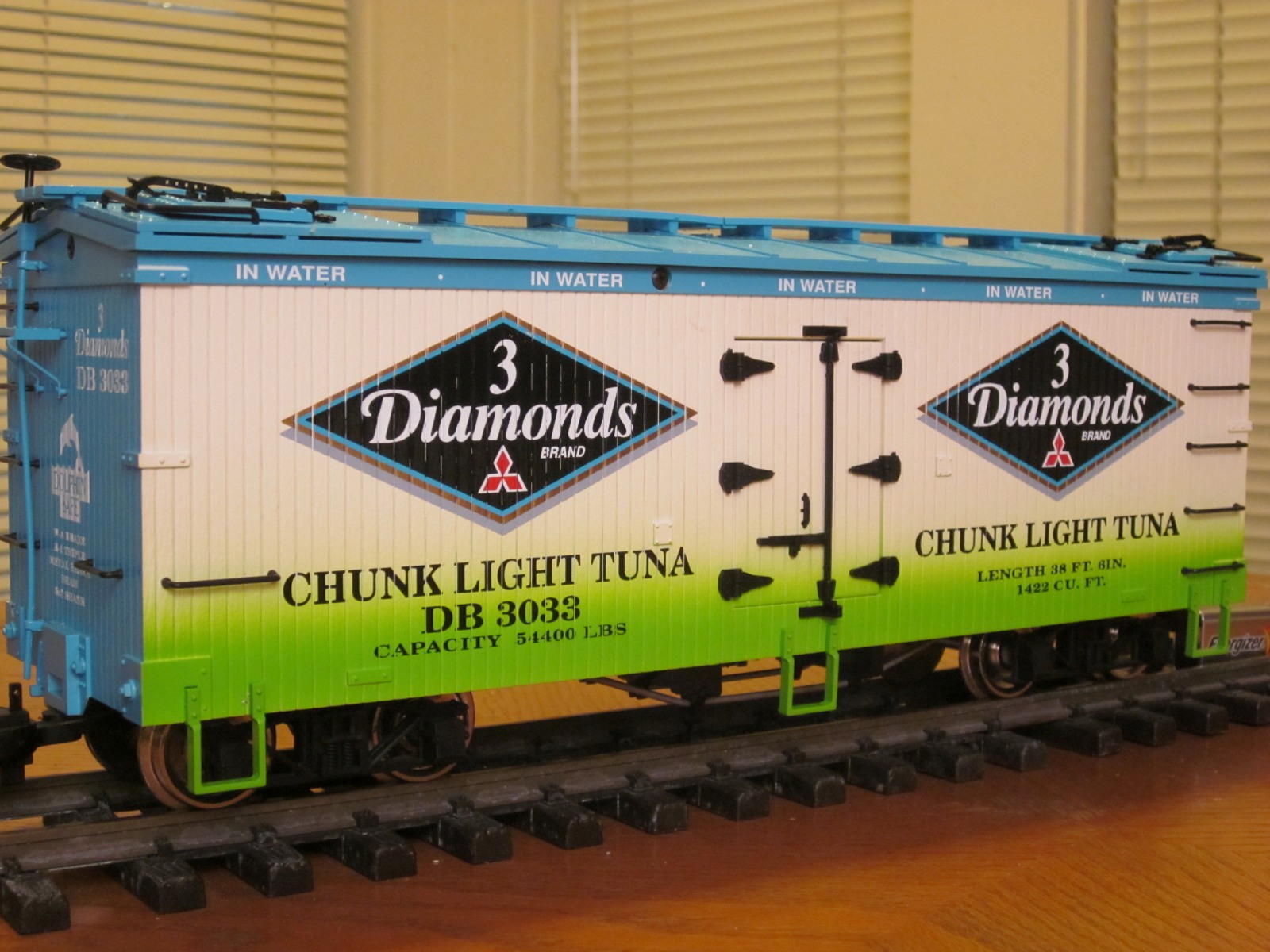 R16006 3 Diamonds Tuna DB 3033