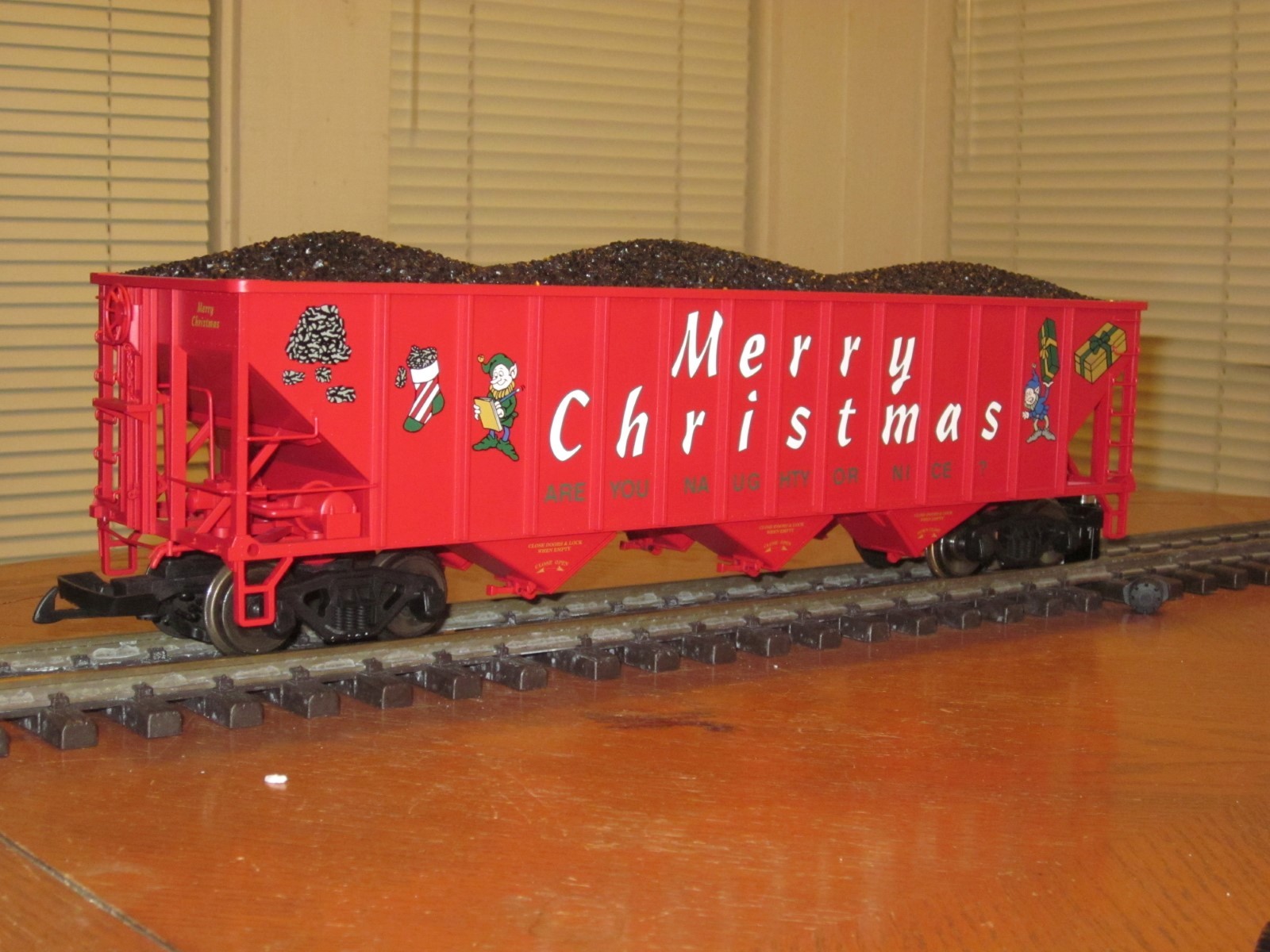 R14025 Hopper Christmas