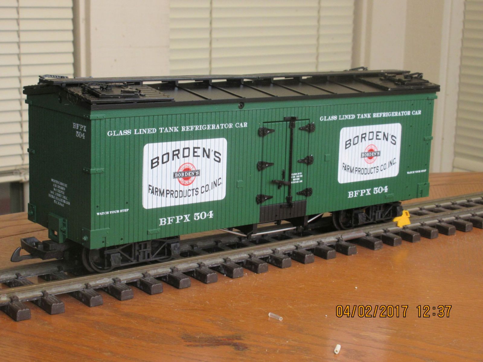 R16020 A Reefer Bordens Farm Products BFPX 504 (DkGreen Black)