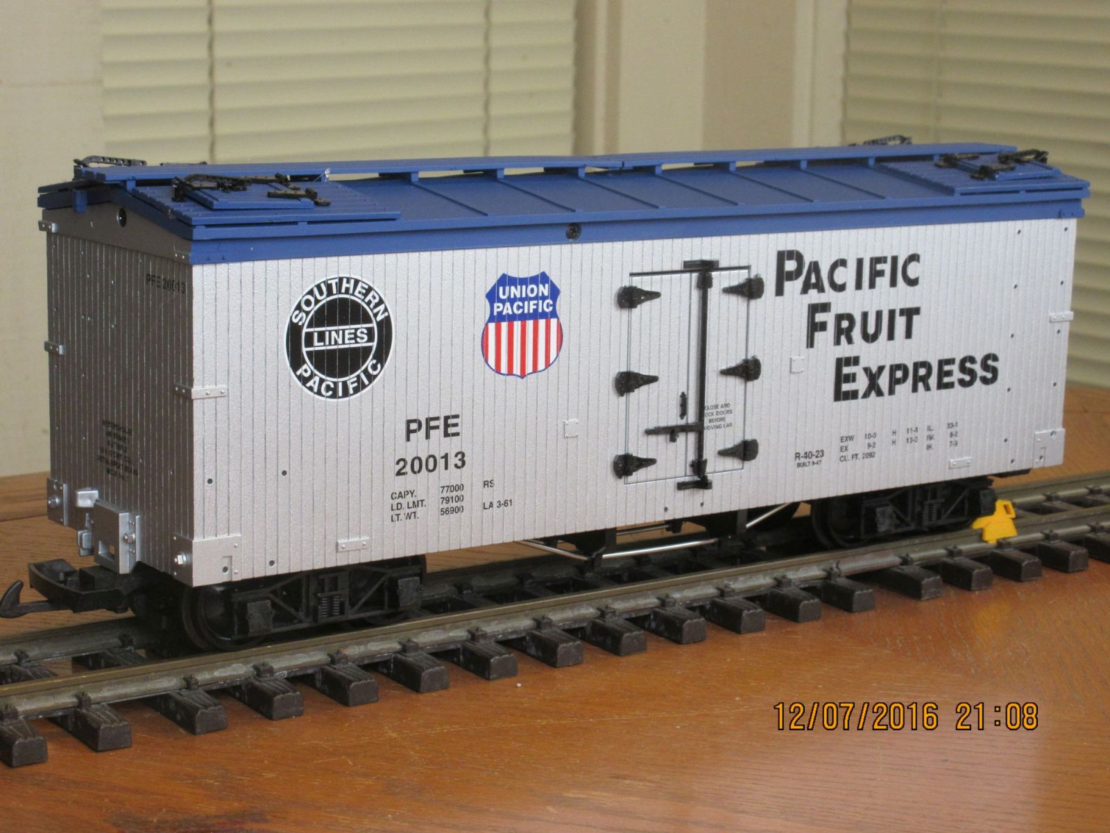 R16005 A Reefer SP PFE PFE 20013 (Silver Blue)