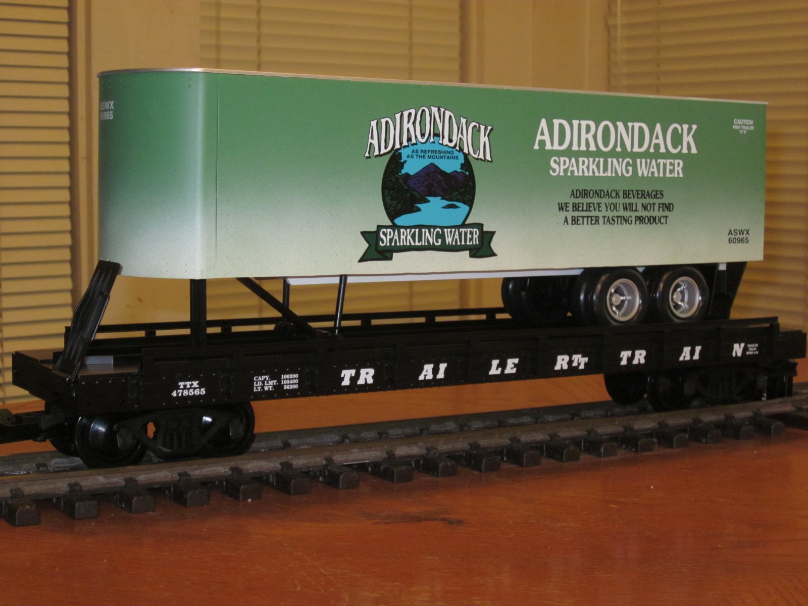 R17032 Adirondack Sparkling Water TTX 478565