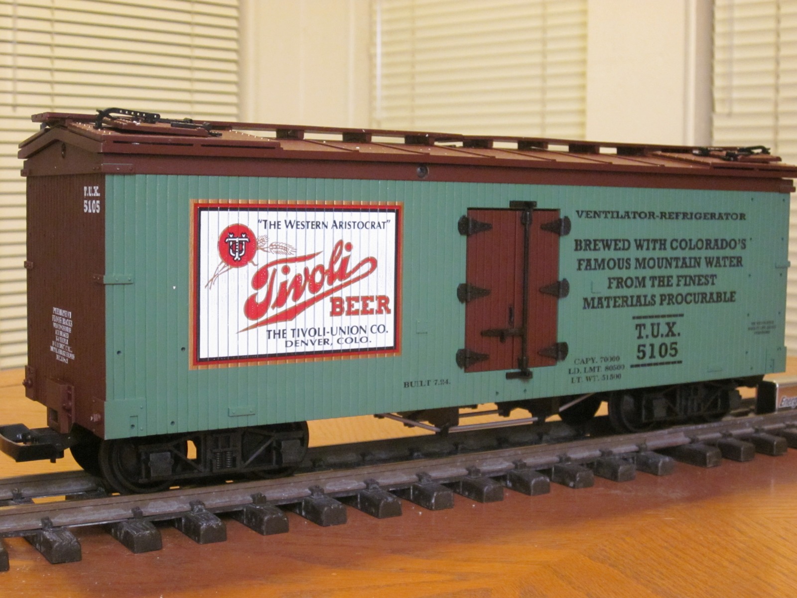 R16110 Tivoli Beer TUX 5105