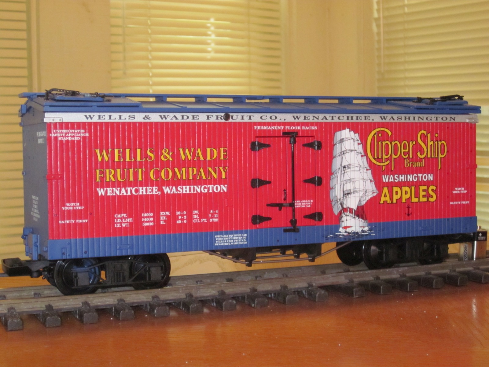 R16318 Wells&Wade Clipper Ship Apples