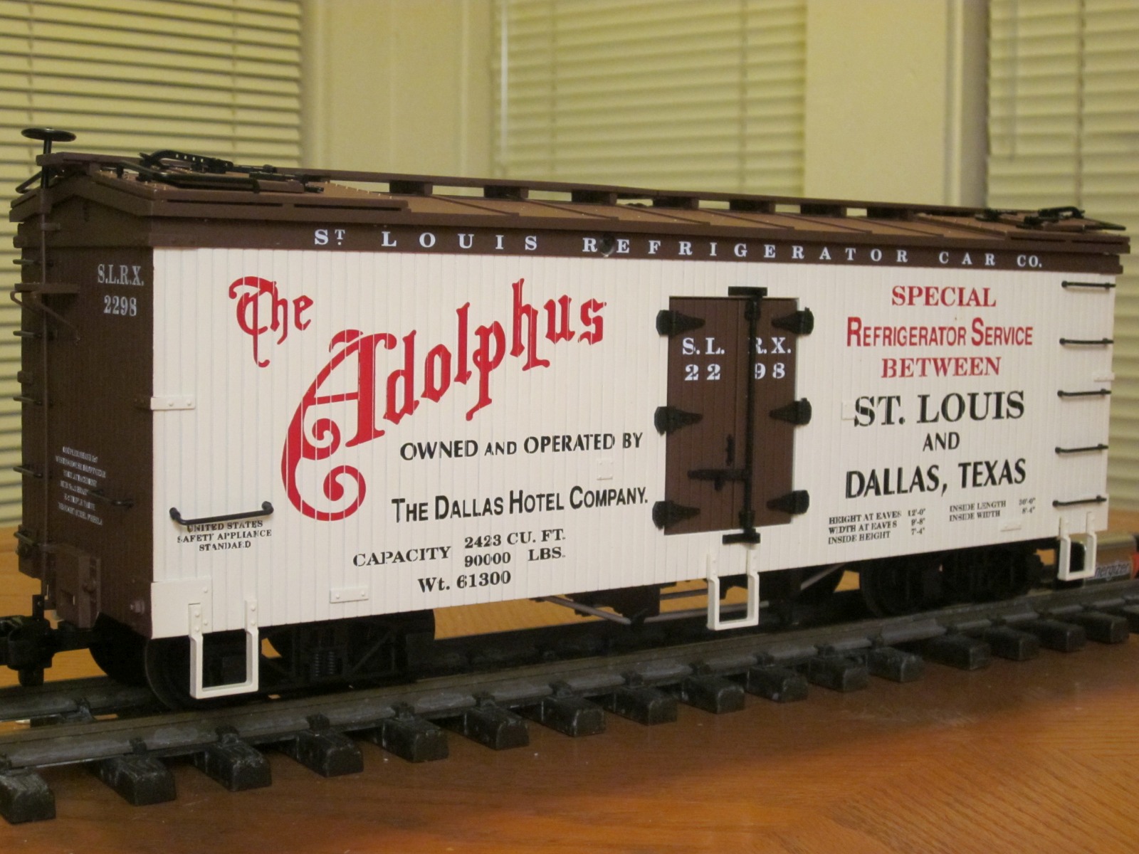 R16037 Adophus SLRX 2298