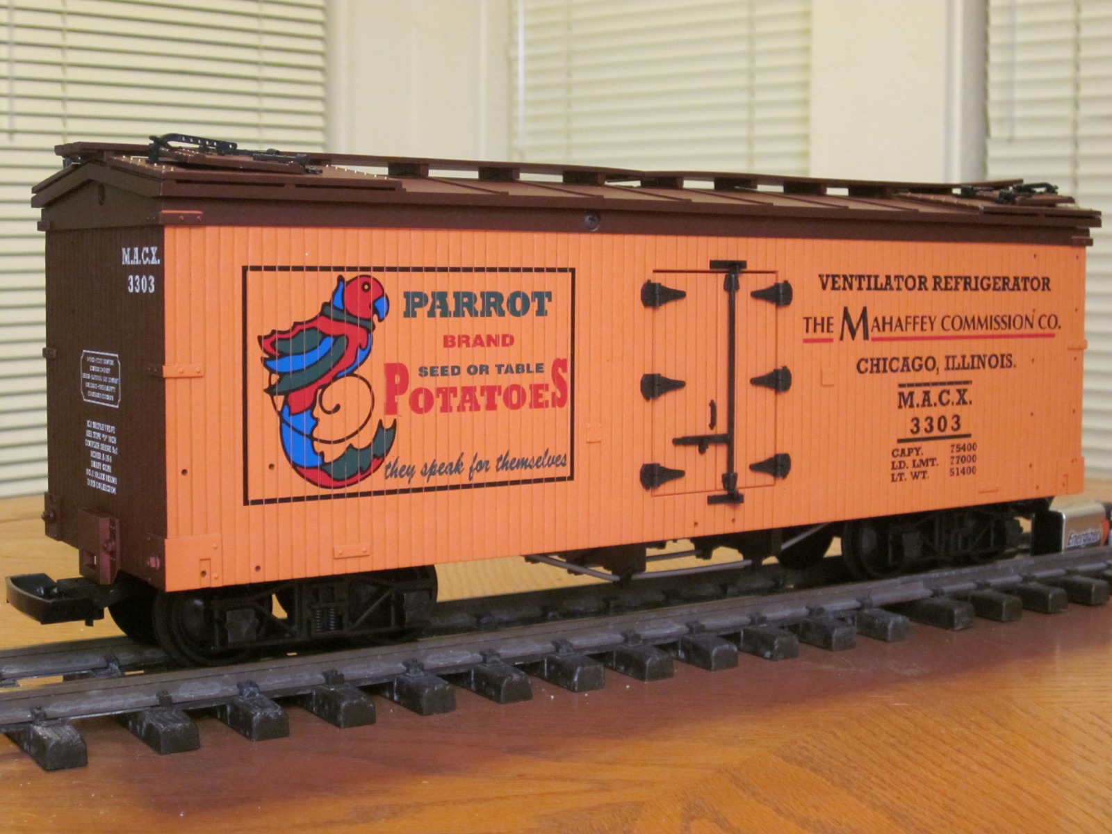 R16092 Parrot Potatoes NACX 3303