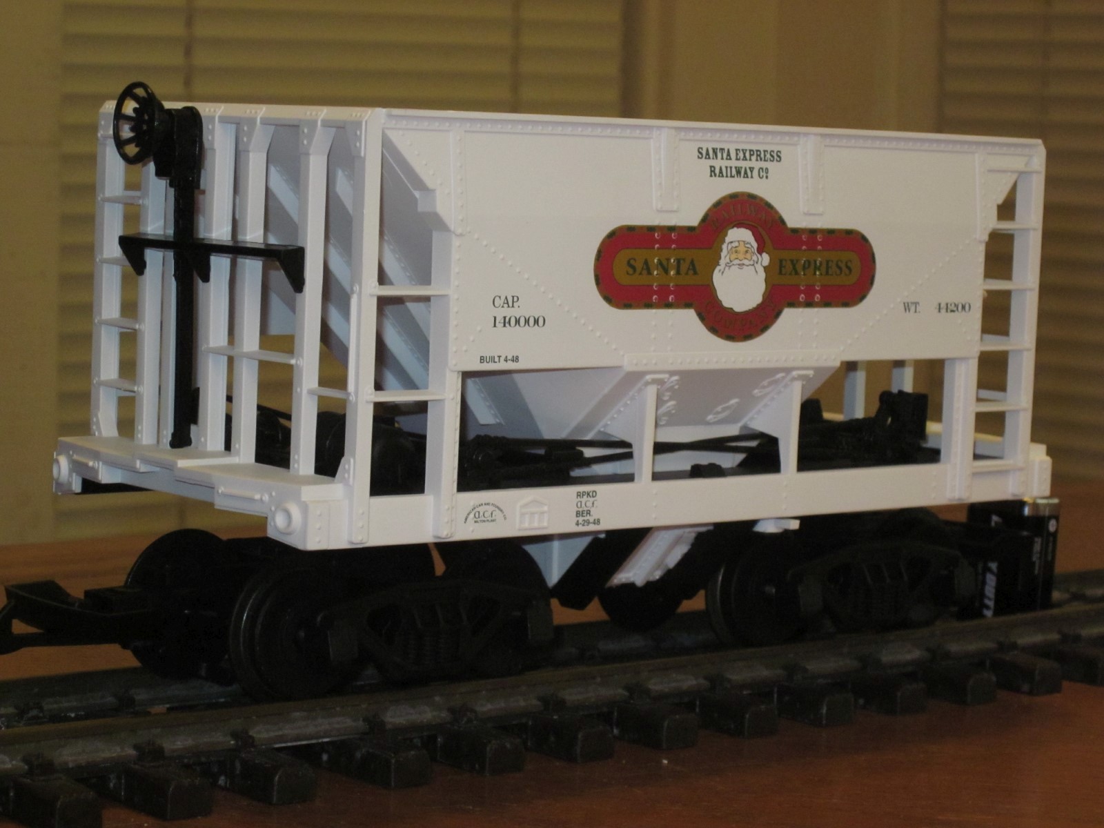 R14218A Christmas White