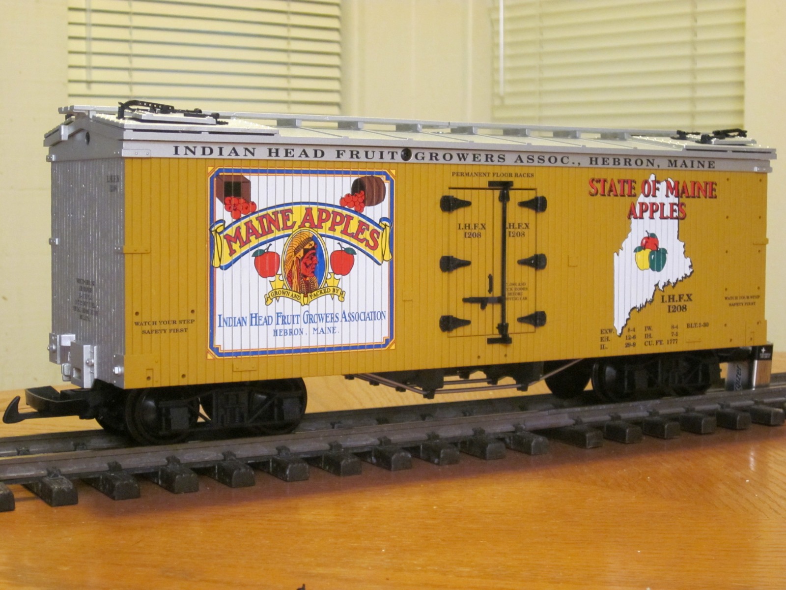 R16359 Indian Head Fruit Growers State Of Maine Apples IHFX 1208