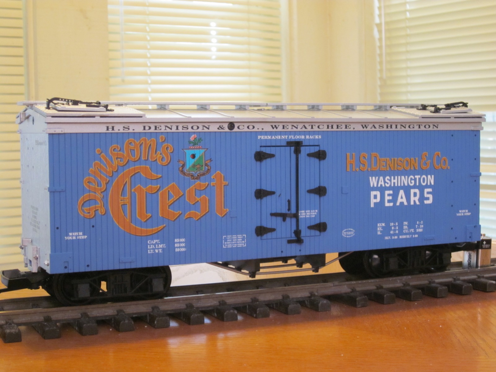 R16319 Denison Crest Pears