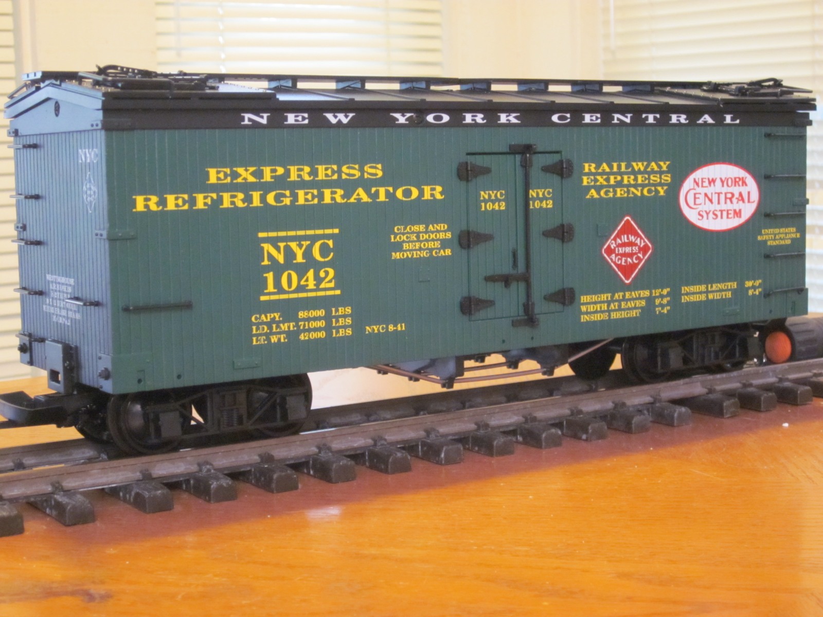 R16282 New York Central REA NYC 1042