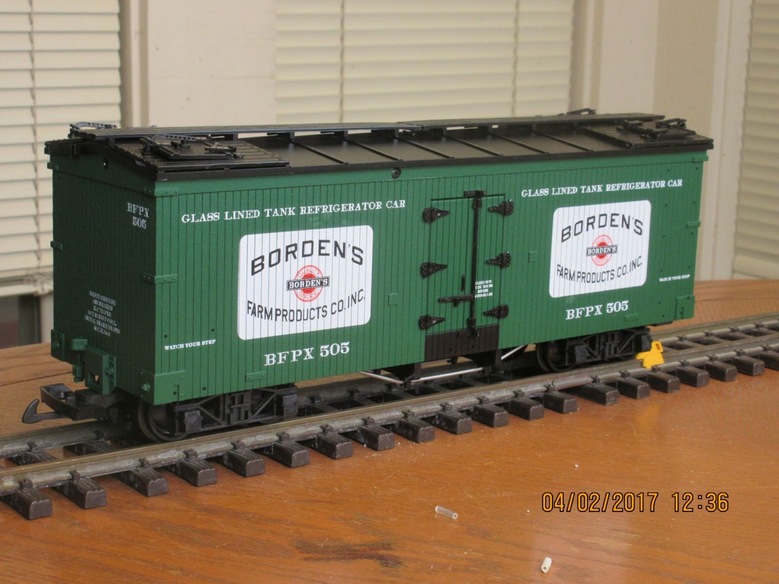 R16020 B Reefer Bordens Farm Products BFPX 505 (DkGreen Black)