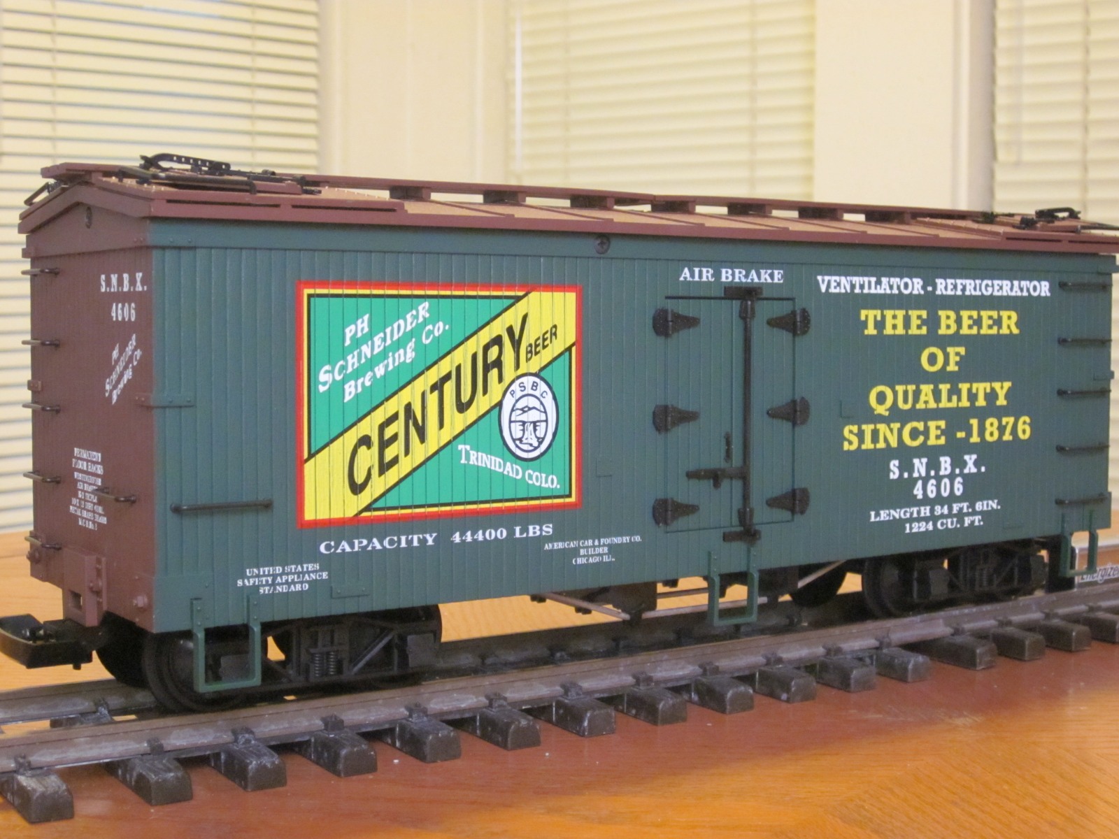 R16017 Century Beer SNBX 4606