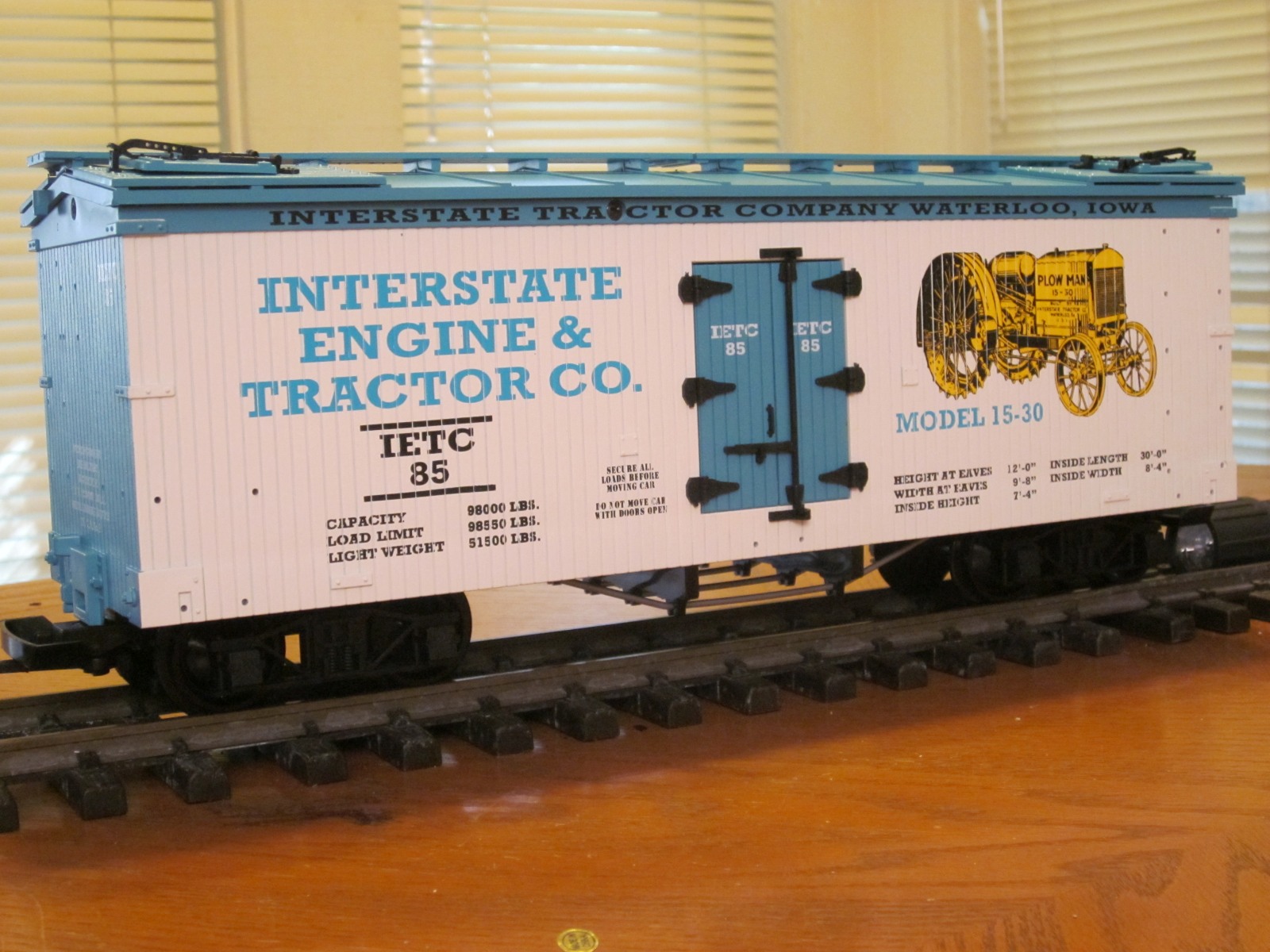 R16195 Interstate Tractor (Waterloo+Boy) IETC 85