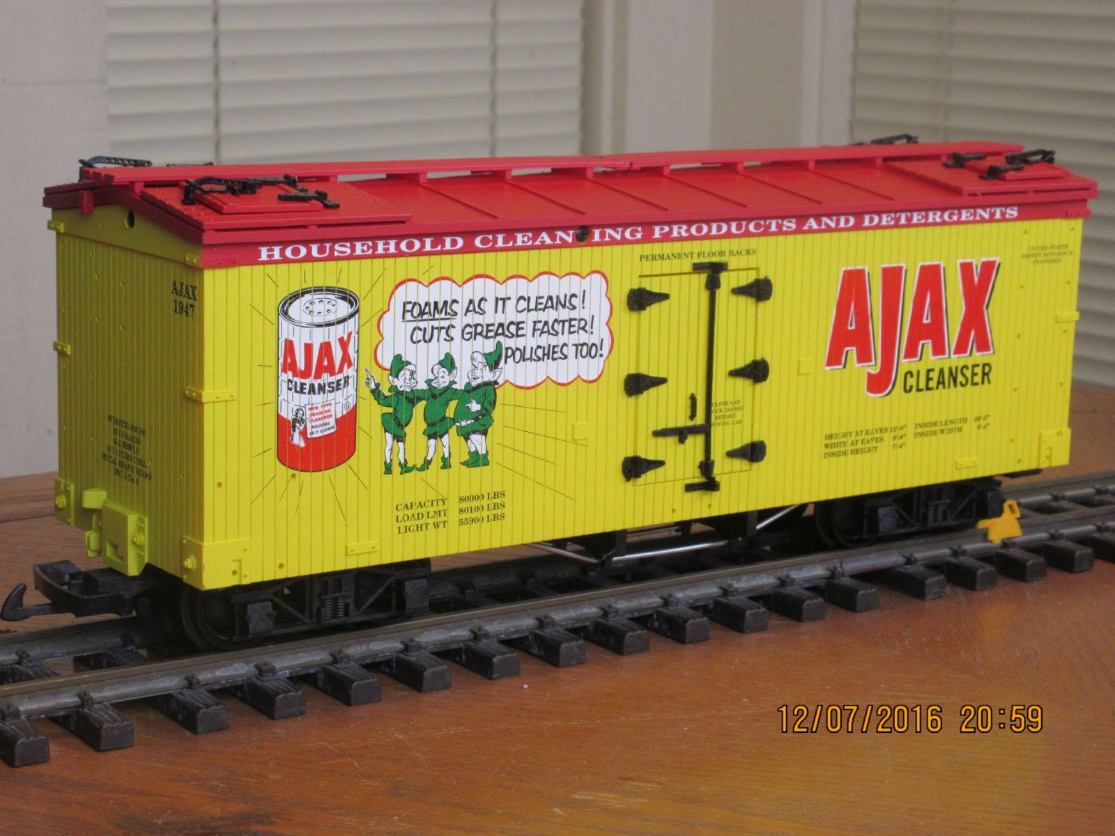 R16001 Reefer Ajax Cleanser Ajax 1947 (Yellow Red)