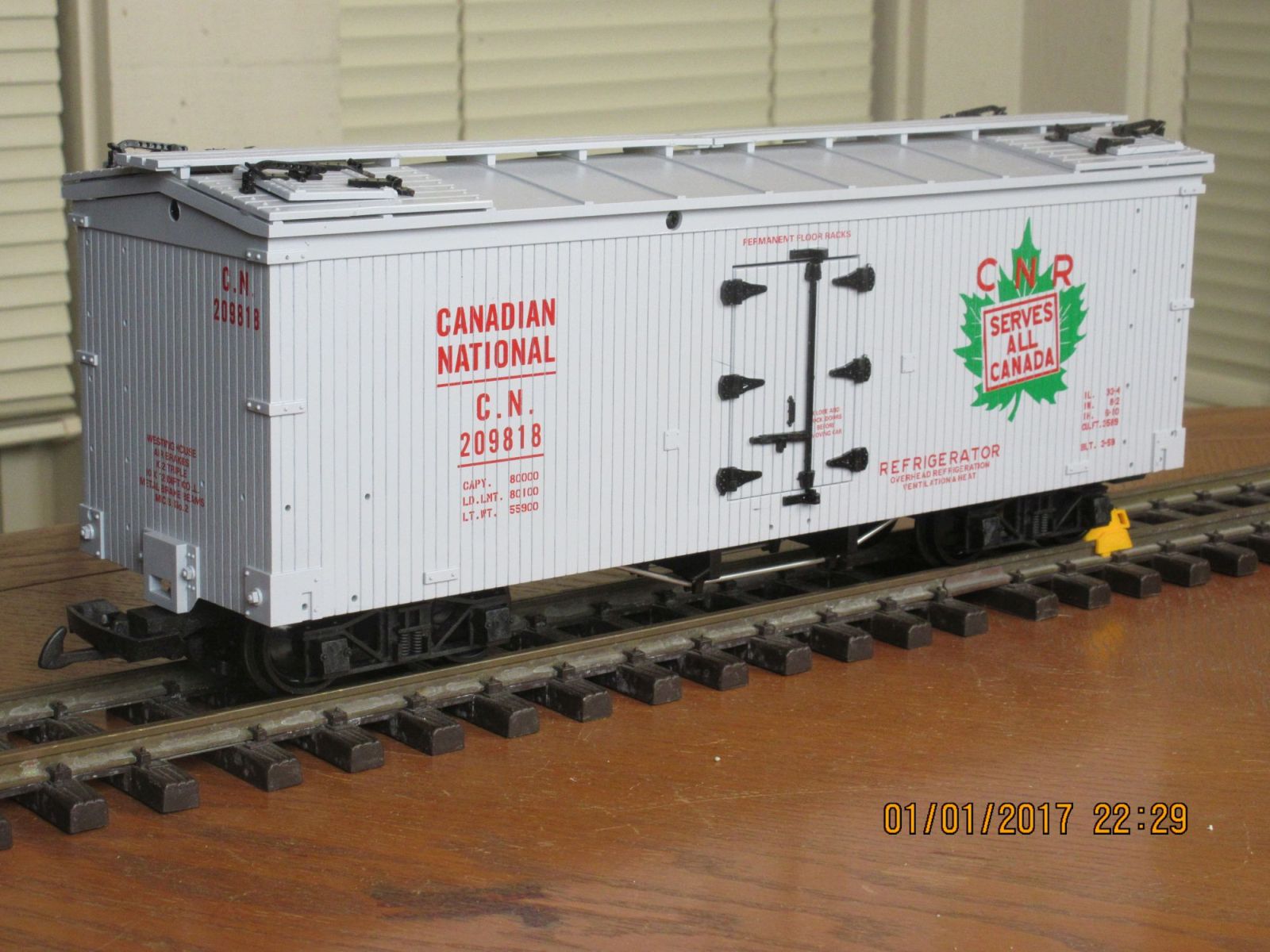 R16011 A Reefer Canadian National CN 209818 (LtGrey LtGrey)