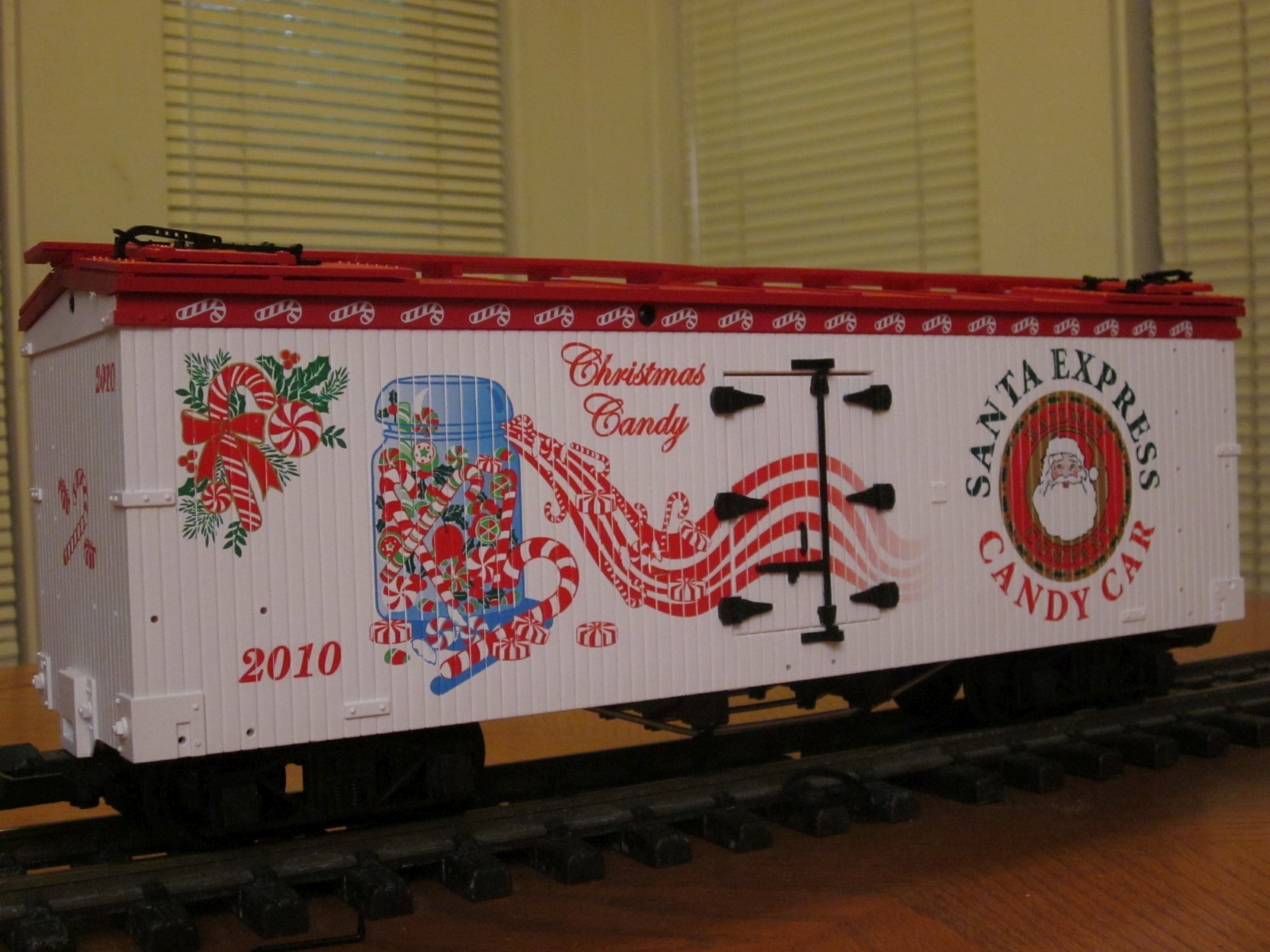 2010 Annual Christmas R13028 Reefer