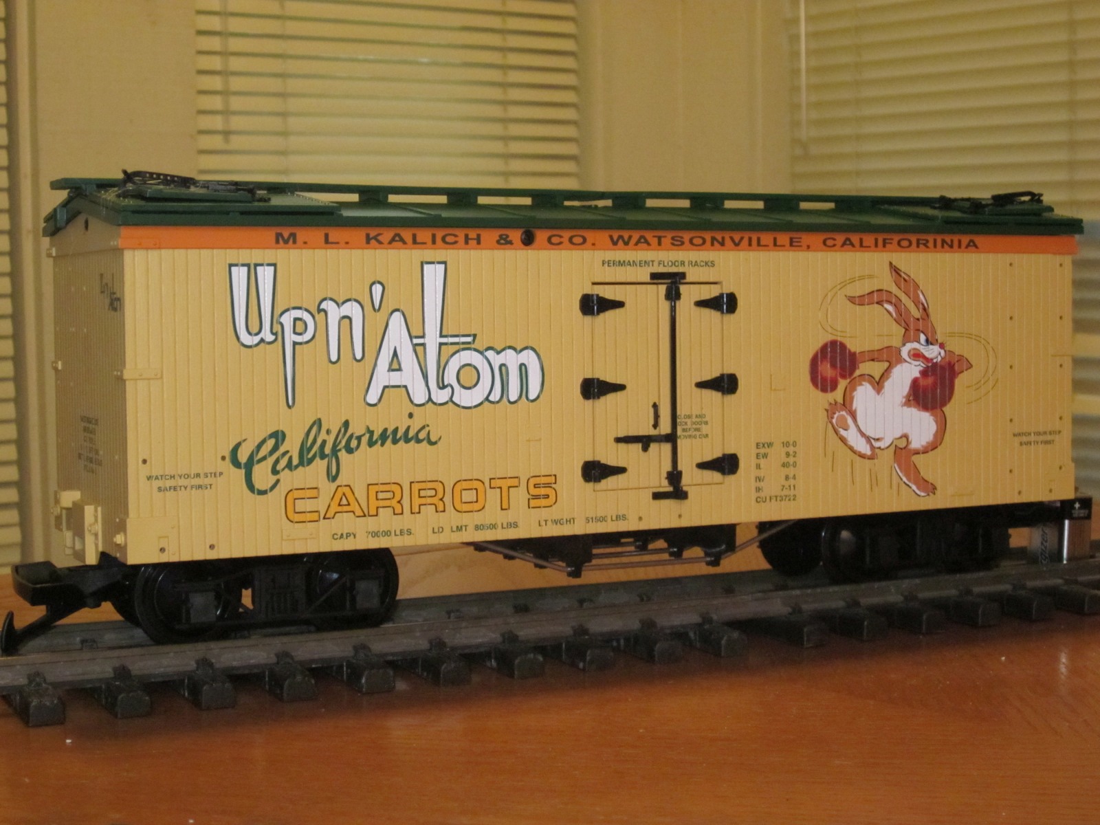 R16388 Up N Atom Carrots