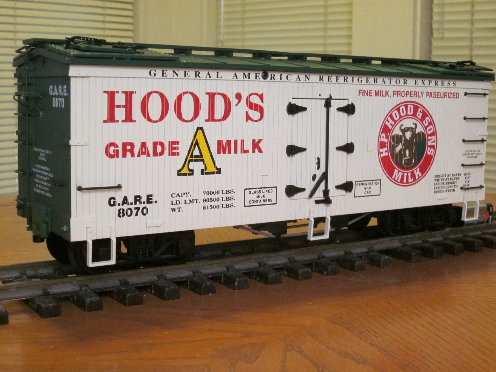 R16058 Hoods Milk GARE 8070