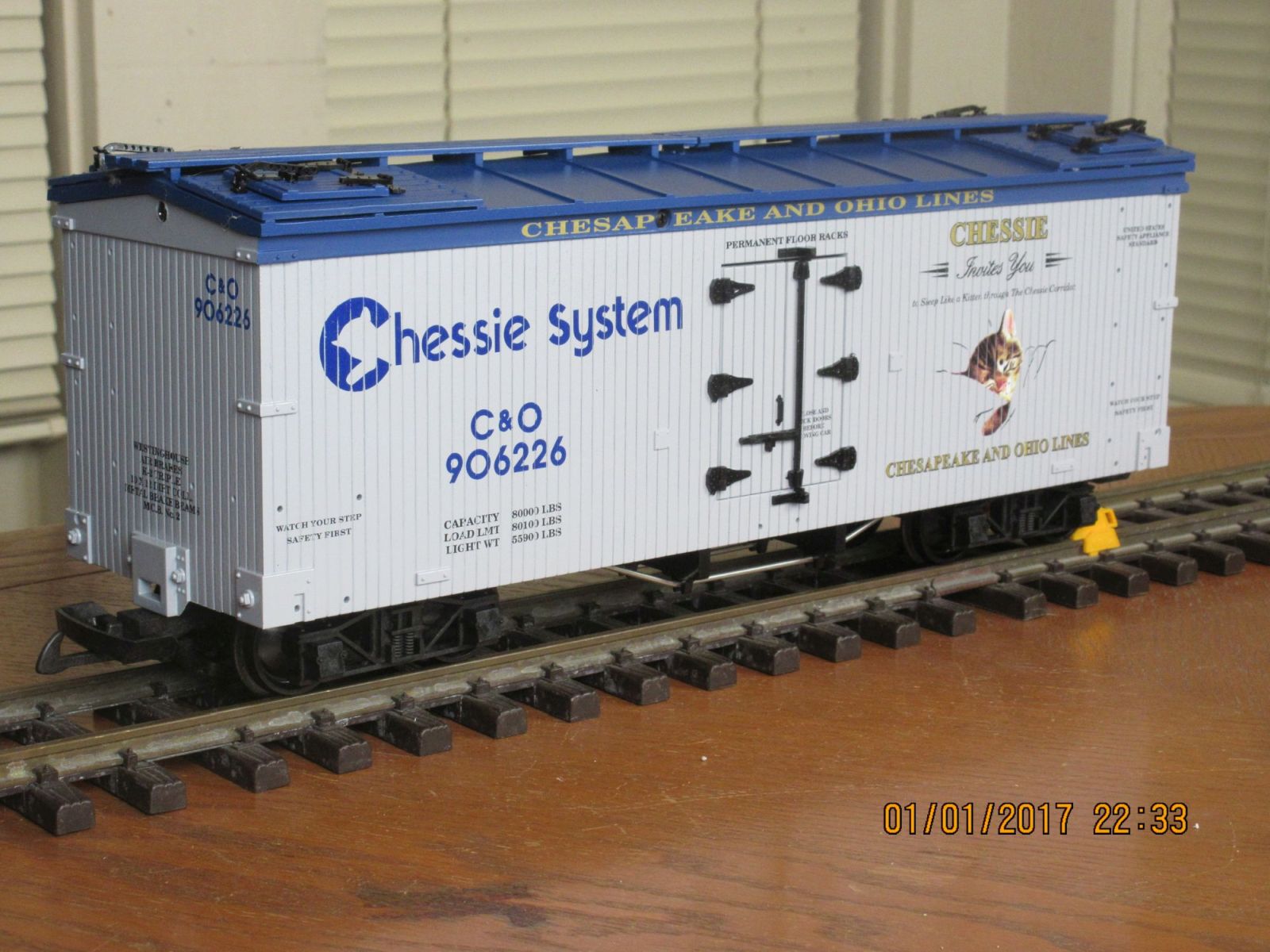 R16012 B Reefer Chesapeake And Ohio C&O 906226 (LtGrey Blue)