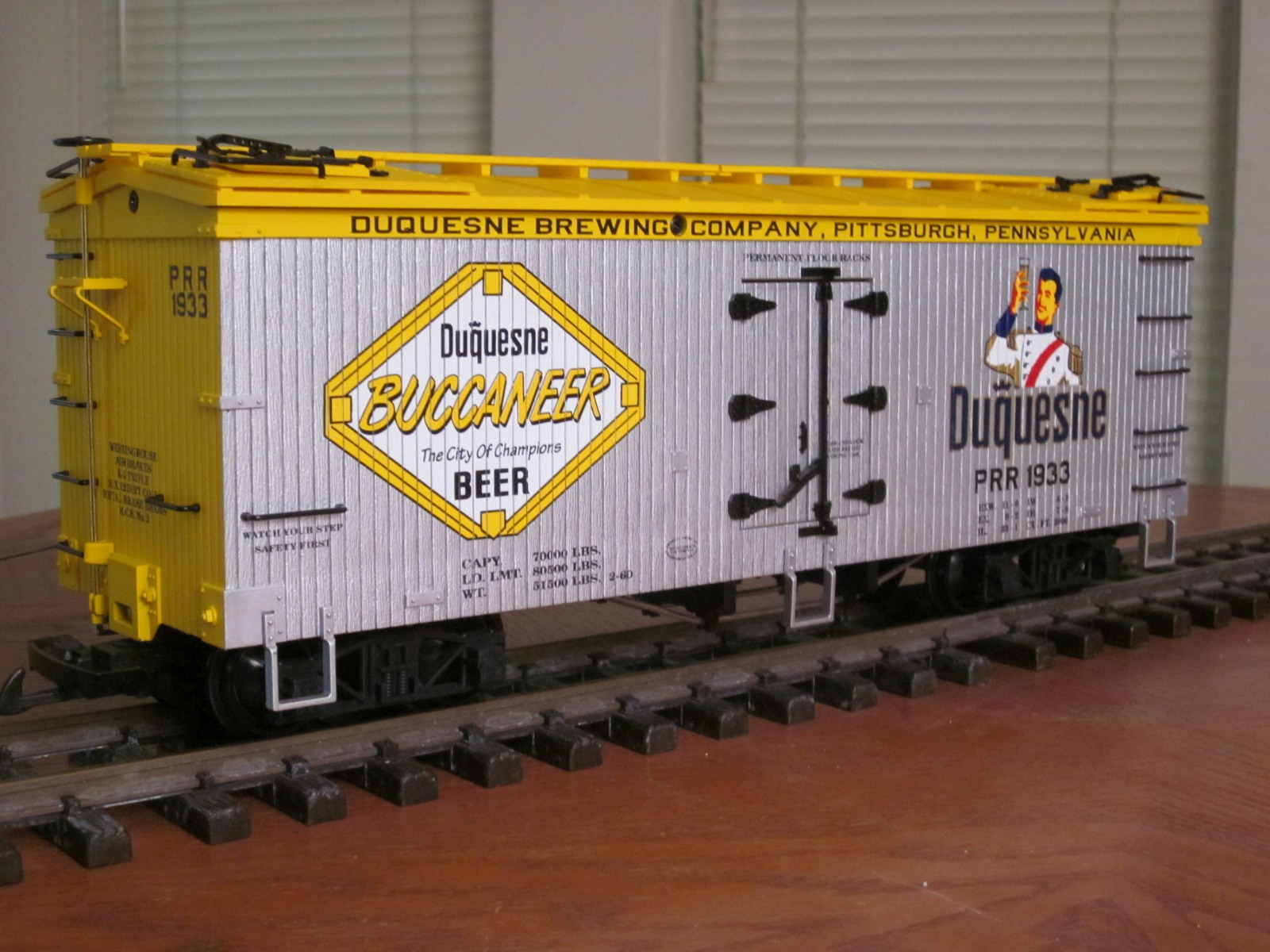 R16404 Duquesne Buccaneer Beer