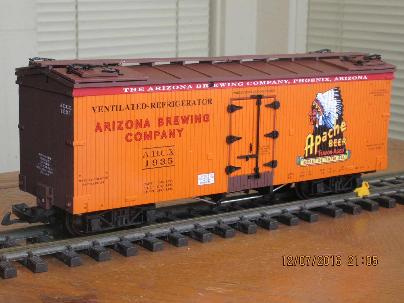 R16008 B Reefer Apache Beer ABCX 1935 (Oragne Red Oxide)