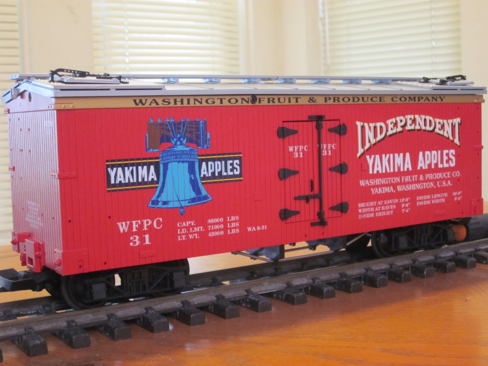 R16258 Yakima Apples WFPC 11