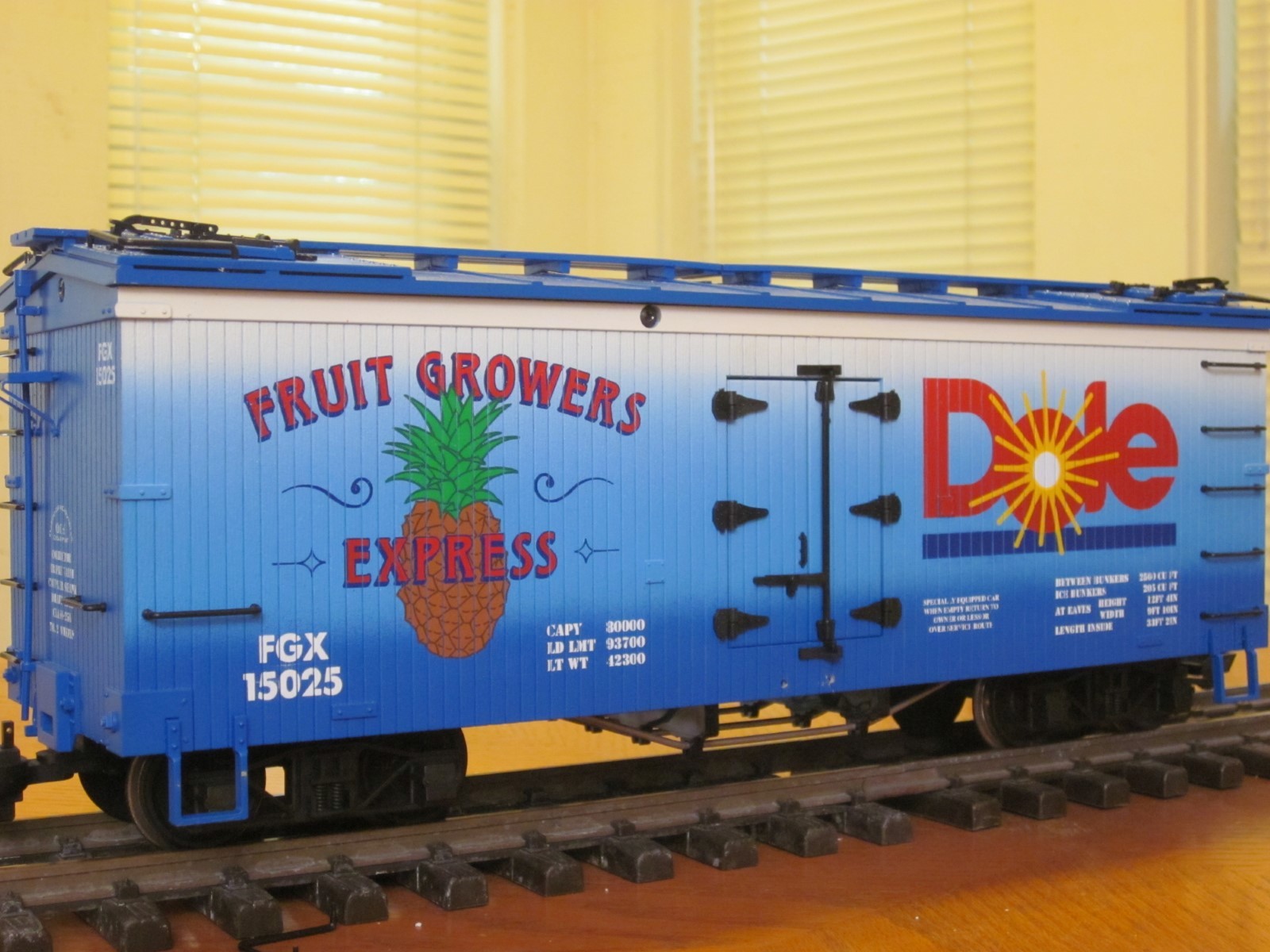 R1649 Dole Fruit Growers Express (Pineapple) FGX 15025