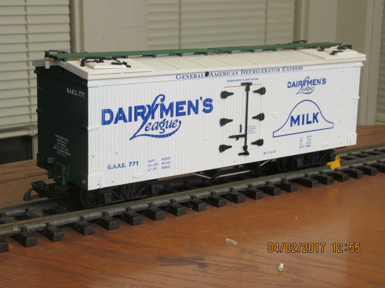 R16015 A Reefer Dairymens League GARE771 (White White)