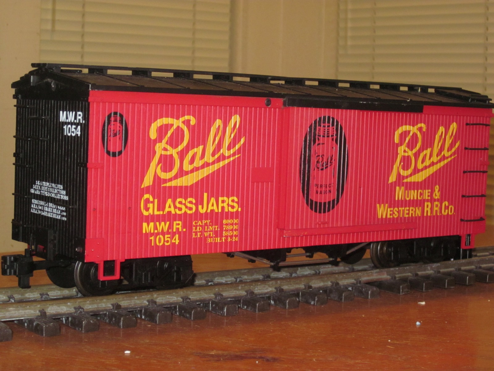 R19016 - Ball Glass Jars - MWR 1054