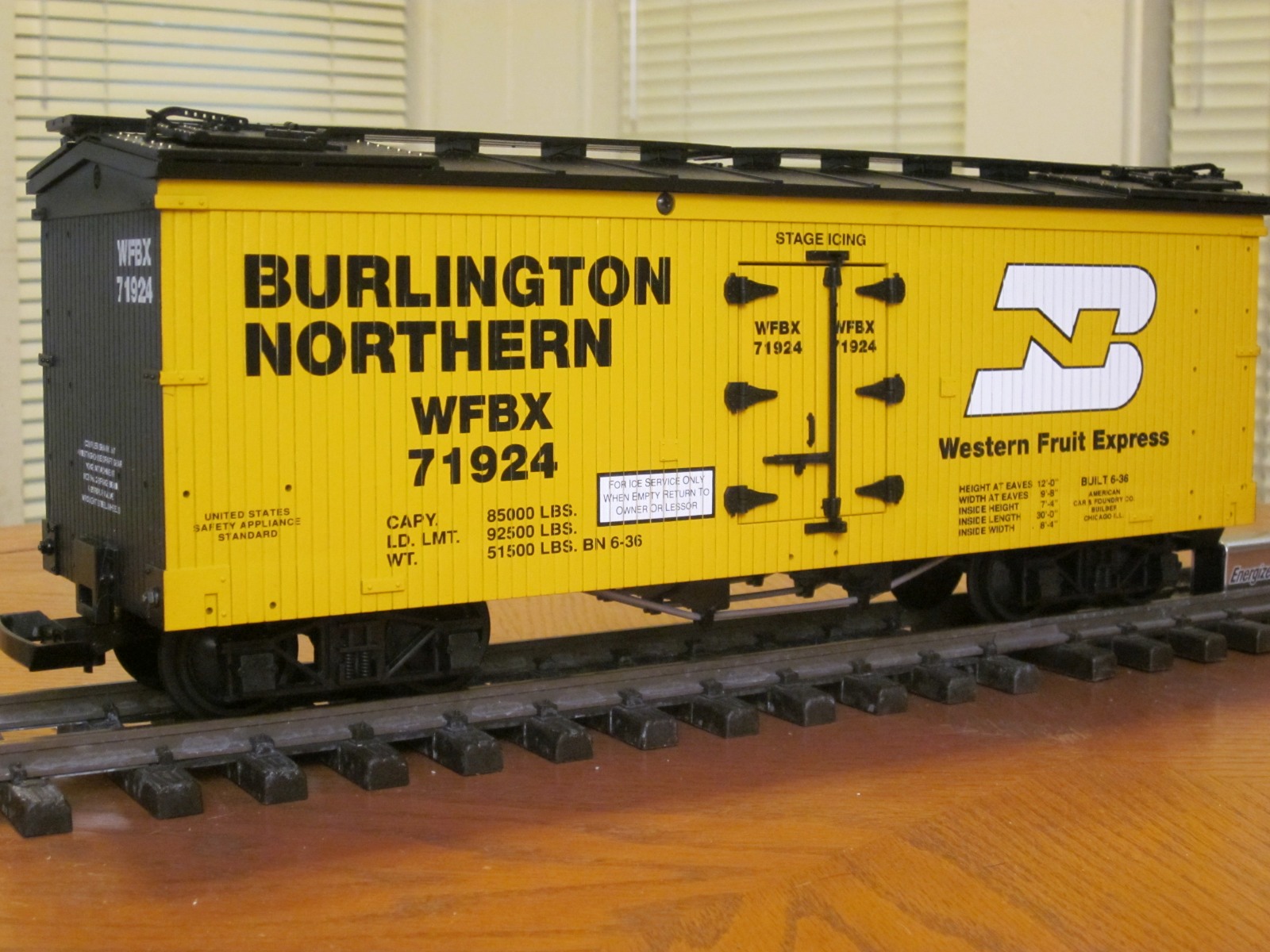 R16044 BN Western Fruit Express WFBX 71924