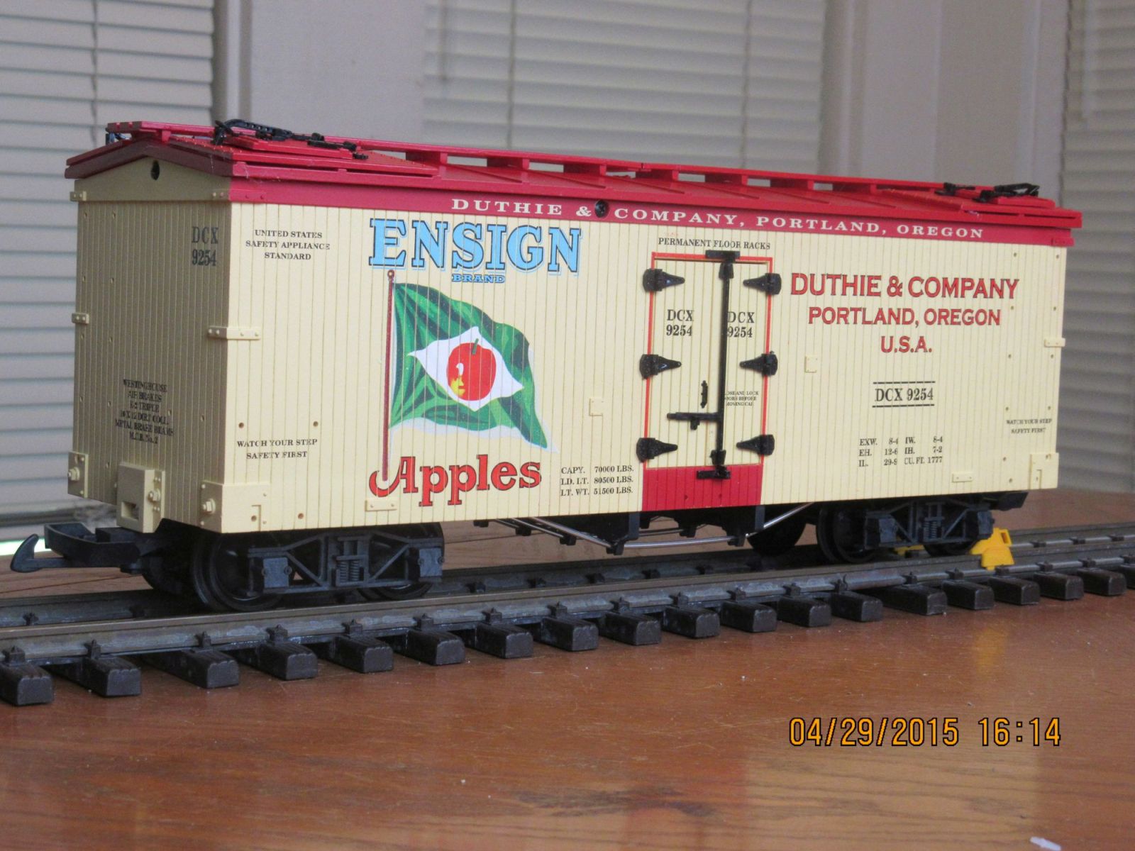 R16477 Ensign Apples DCX 9254