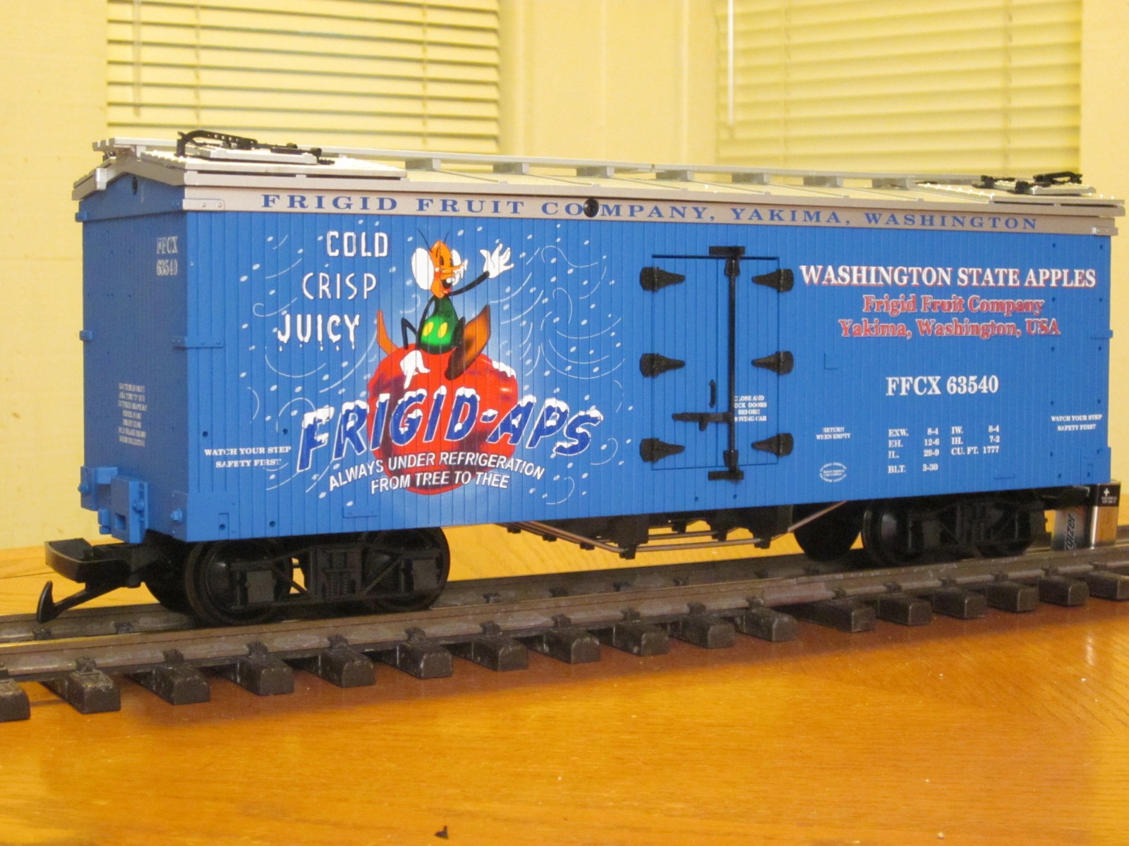 R16358 Frigid Fruit Washington State Apples FFCX 63540