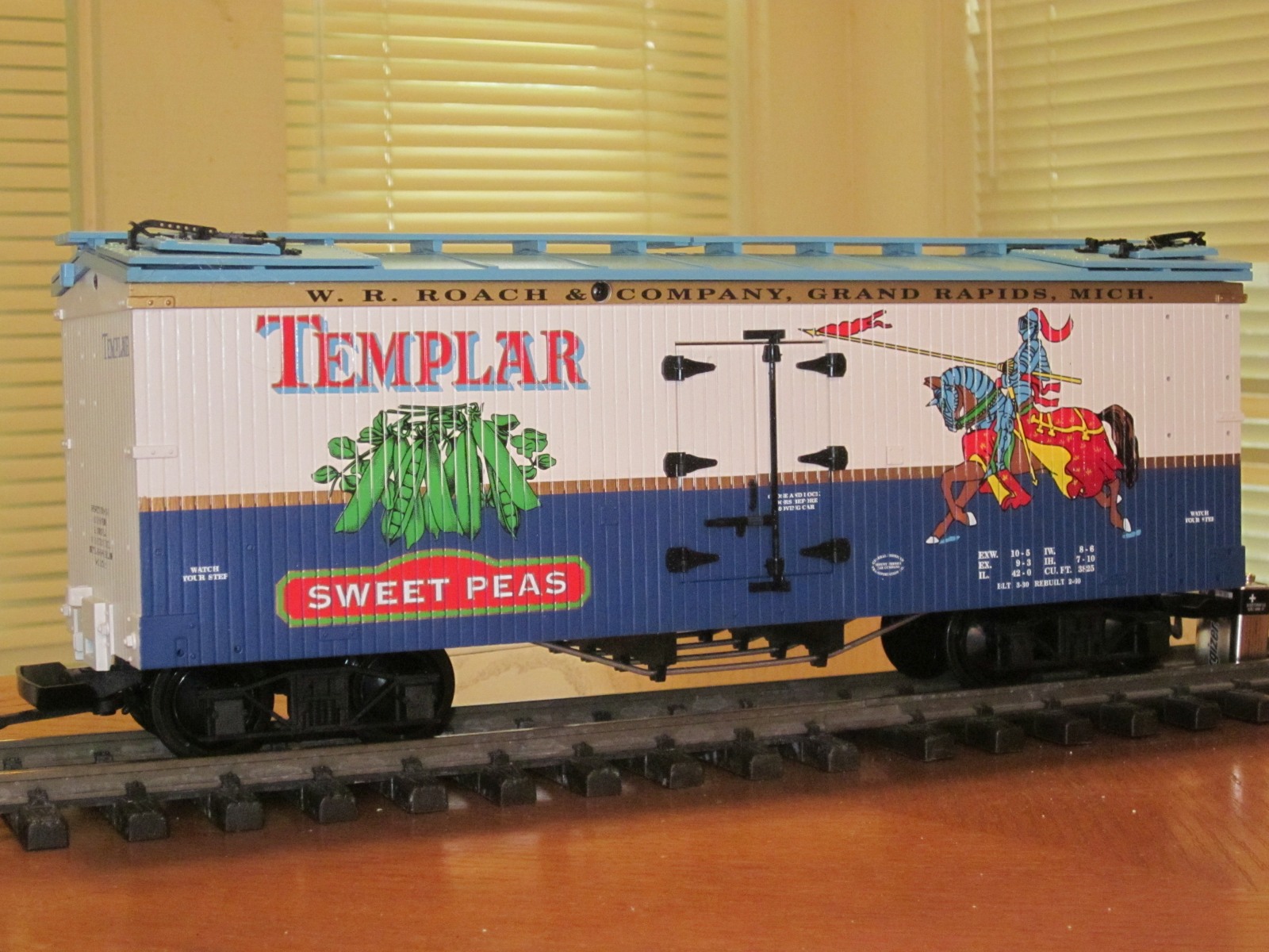 R16335 Roach&Co Templar Sweet Peas