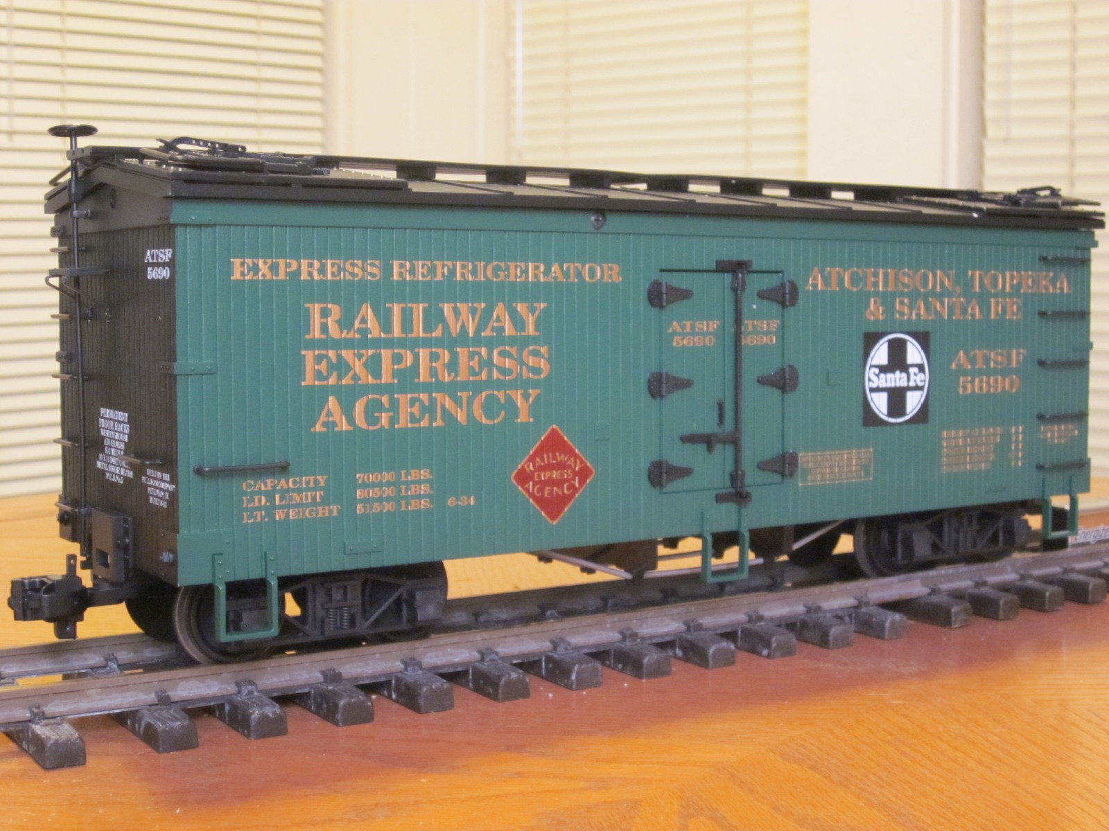 R16081 REA, ATSF 5690