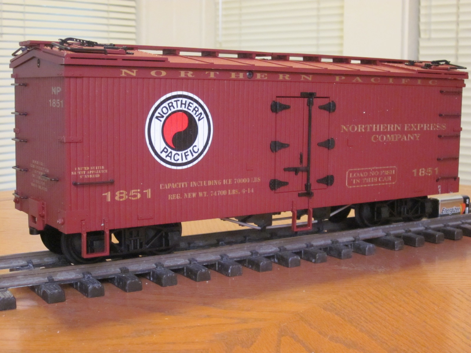 R16055 Northern Pacific 1851