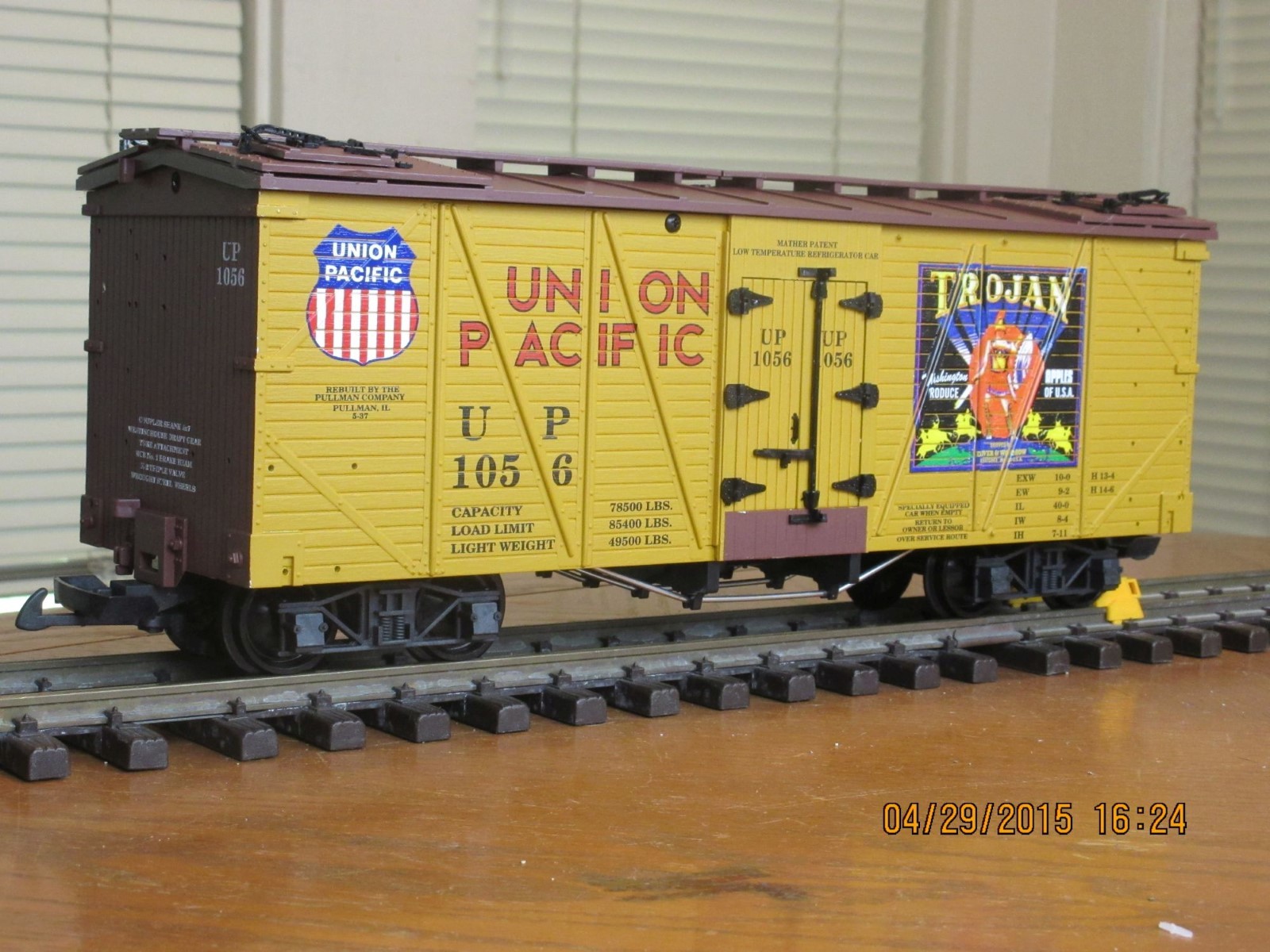 R15024B Union Pacific Trojan Apples UP 1056
