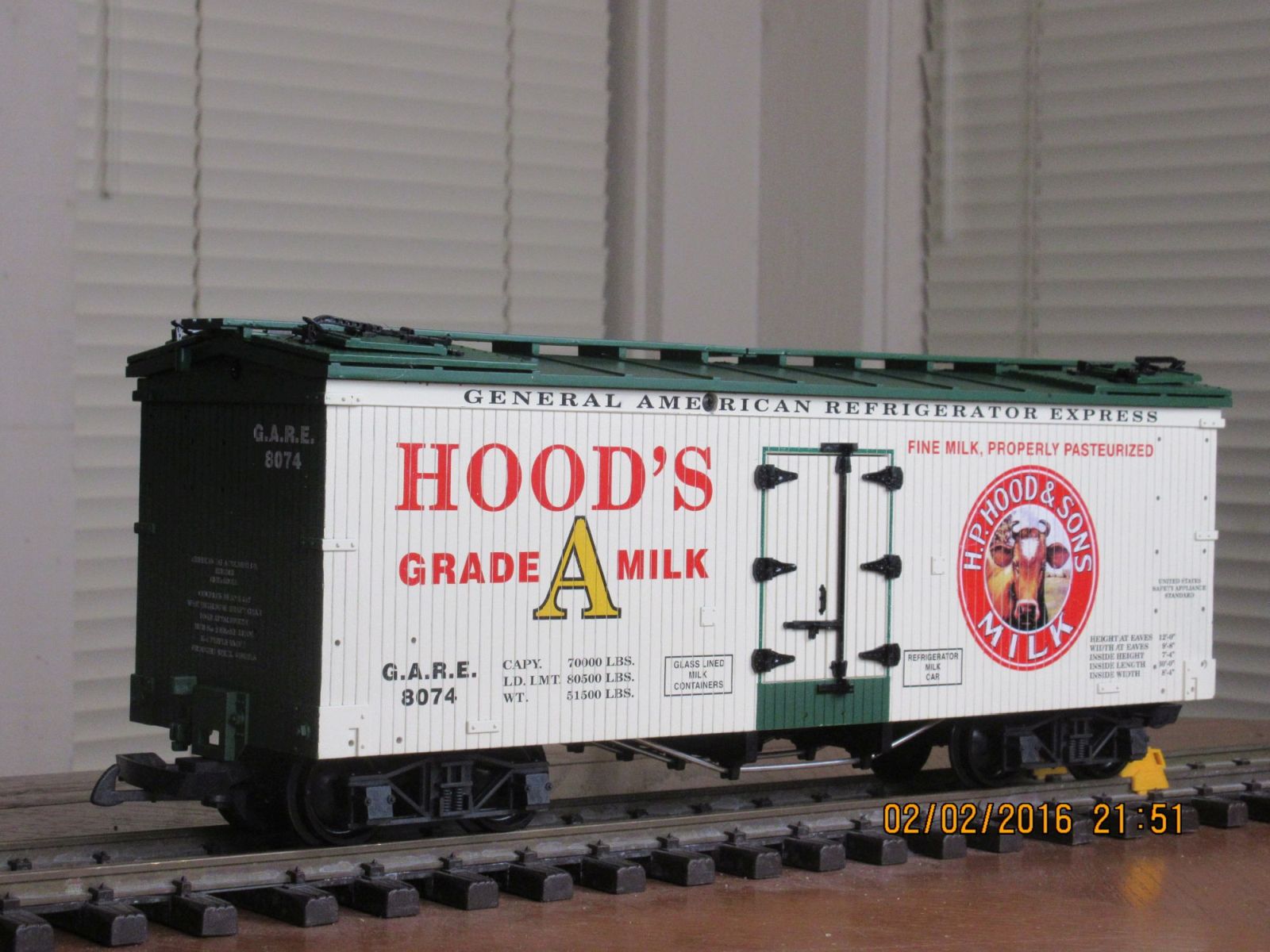 R16489 D Hoods Milk GARE 8074