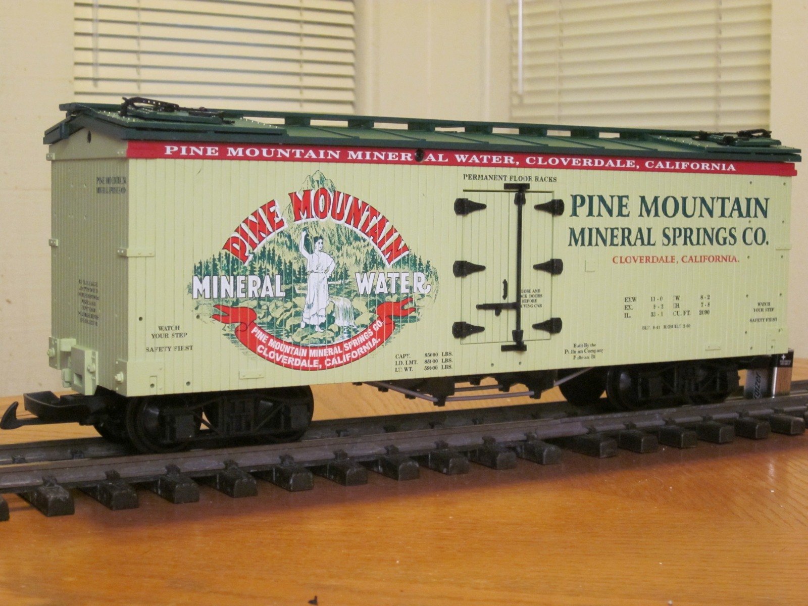 R16354 Pine Mountain Mineral Water