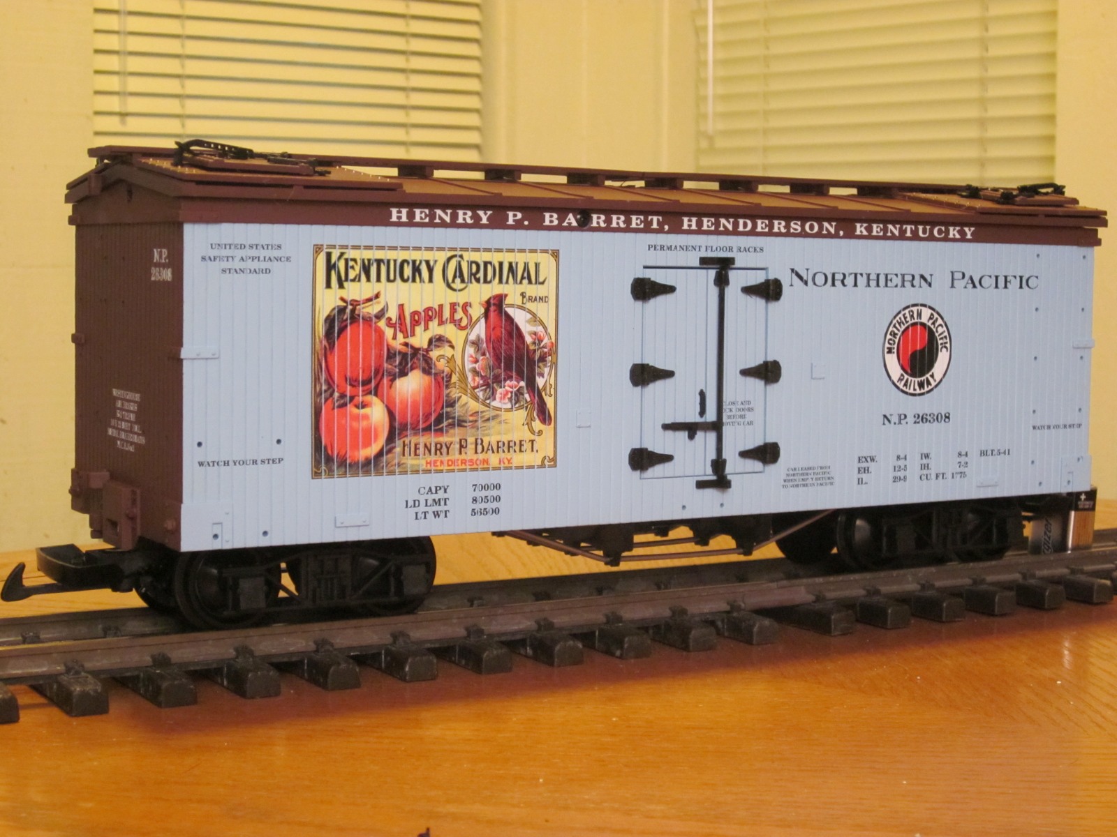 R16360 Northern Pacific Kentucky Cardinal Apples NP 26308