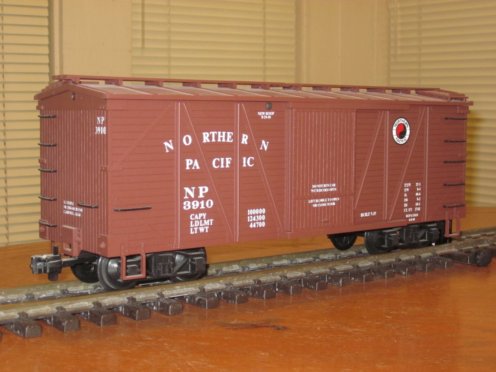 R1401 Northern Pacific NP 3910