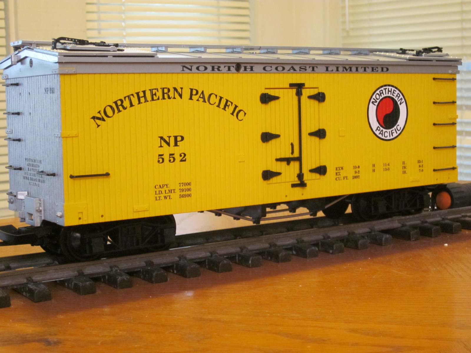 R16283 Northern Pacific NP 552