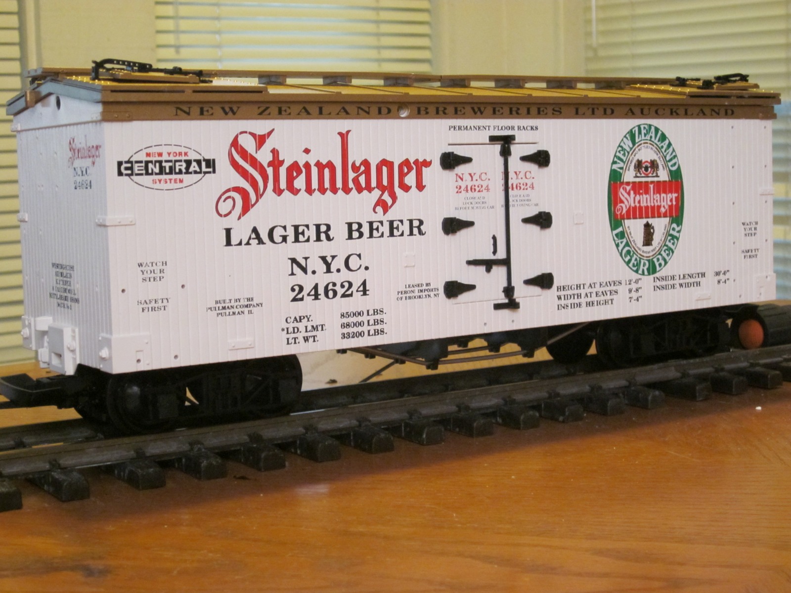 R16297 Steinlager Lager Beer NYC 24624